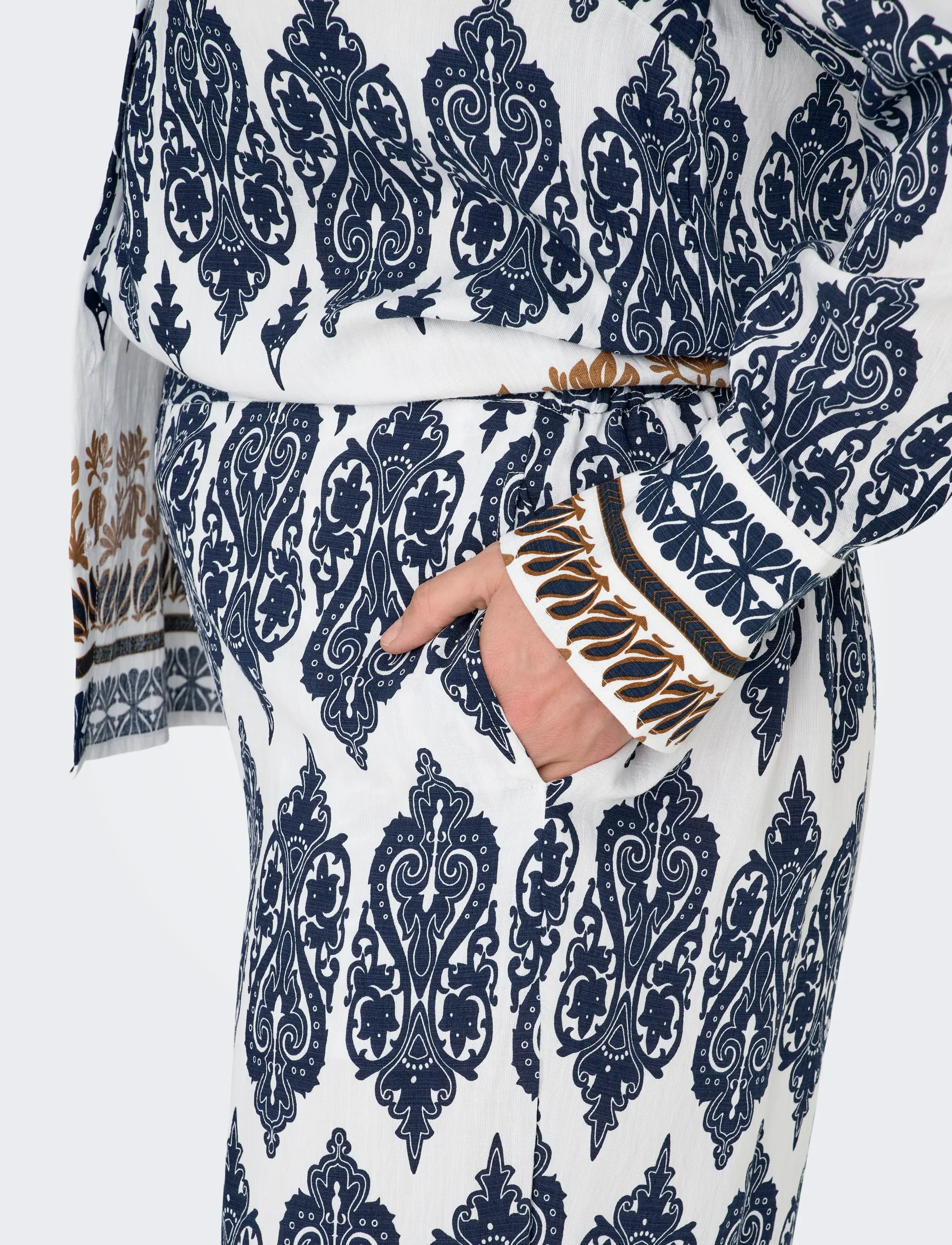 ONLY Carmakoma CARHAVANA STRAIGHT PANT AOP - Spodnie - CLOUD DANCER / blue