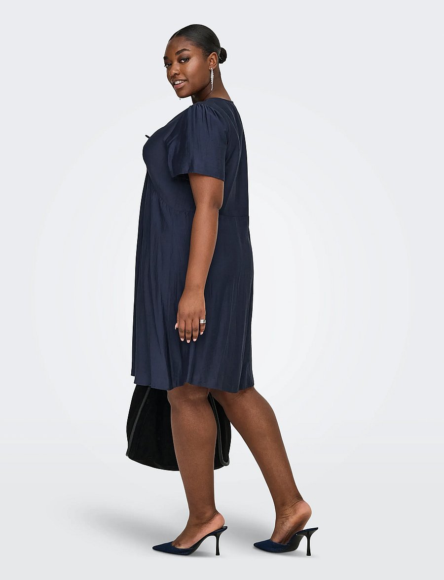 ONLY Carmakoma - CARCECILIA SS V-NECK KNEE DRESS WVN - robes courtes - navy blazer - 3