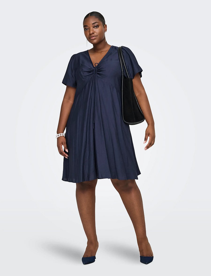 ONLY Carmakoma - CARCECILIA SS V-NECK KNEE DRESS WVN - robes courtes - navy blazer - 5