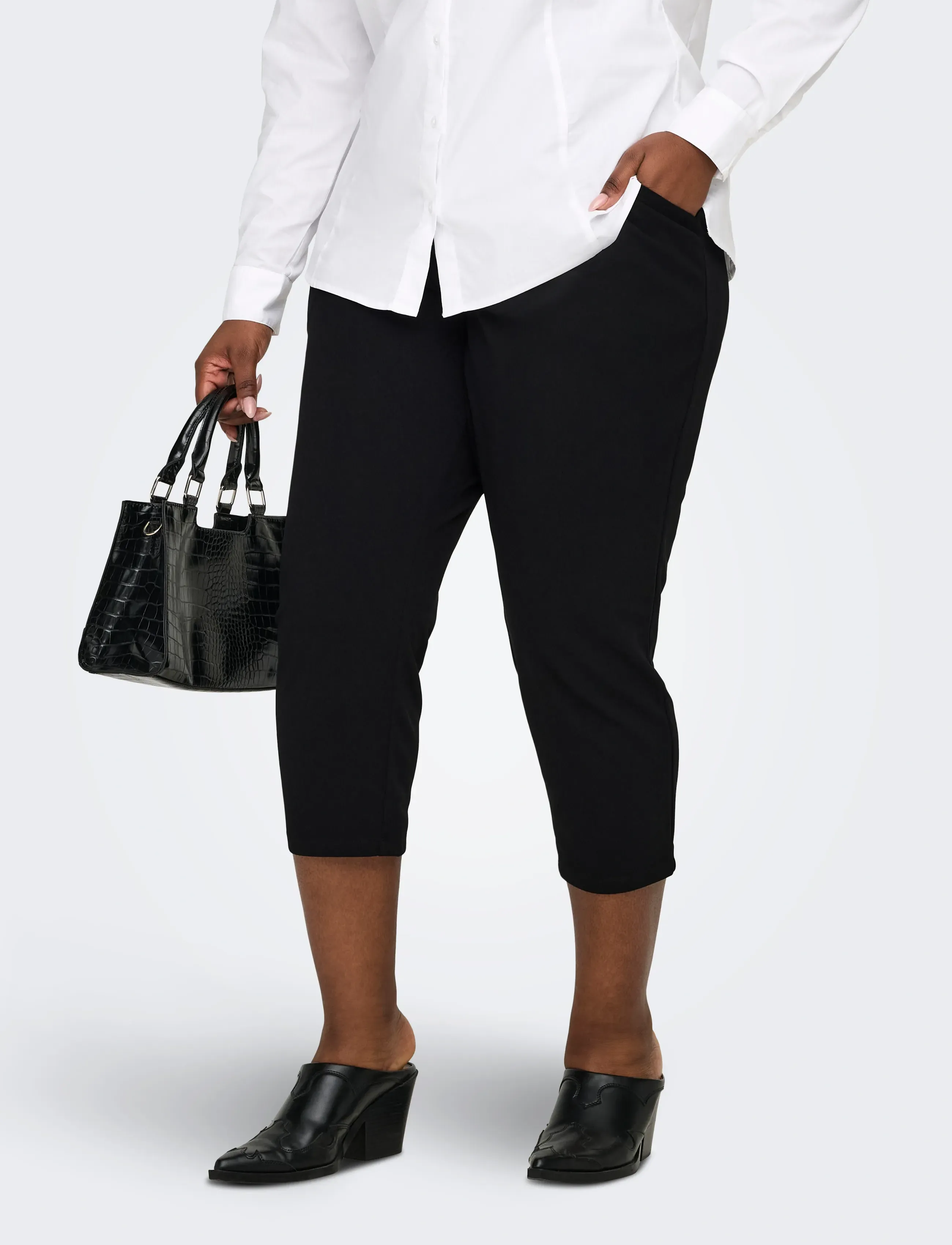 ONLY Carmakoma Carsania Button Capri Jrs Pnt Noos, 54, Black, Bukser > Capri-Bukser, Dame