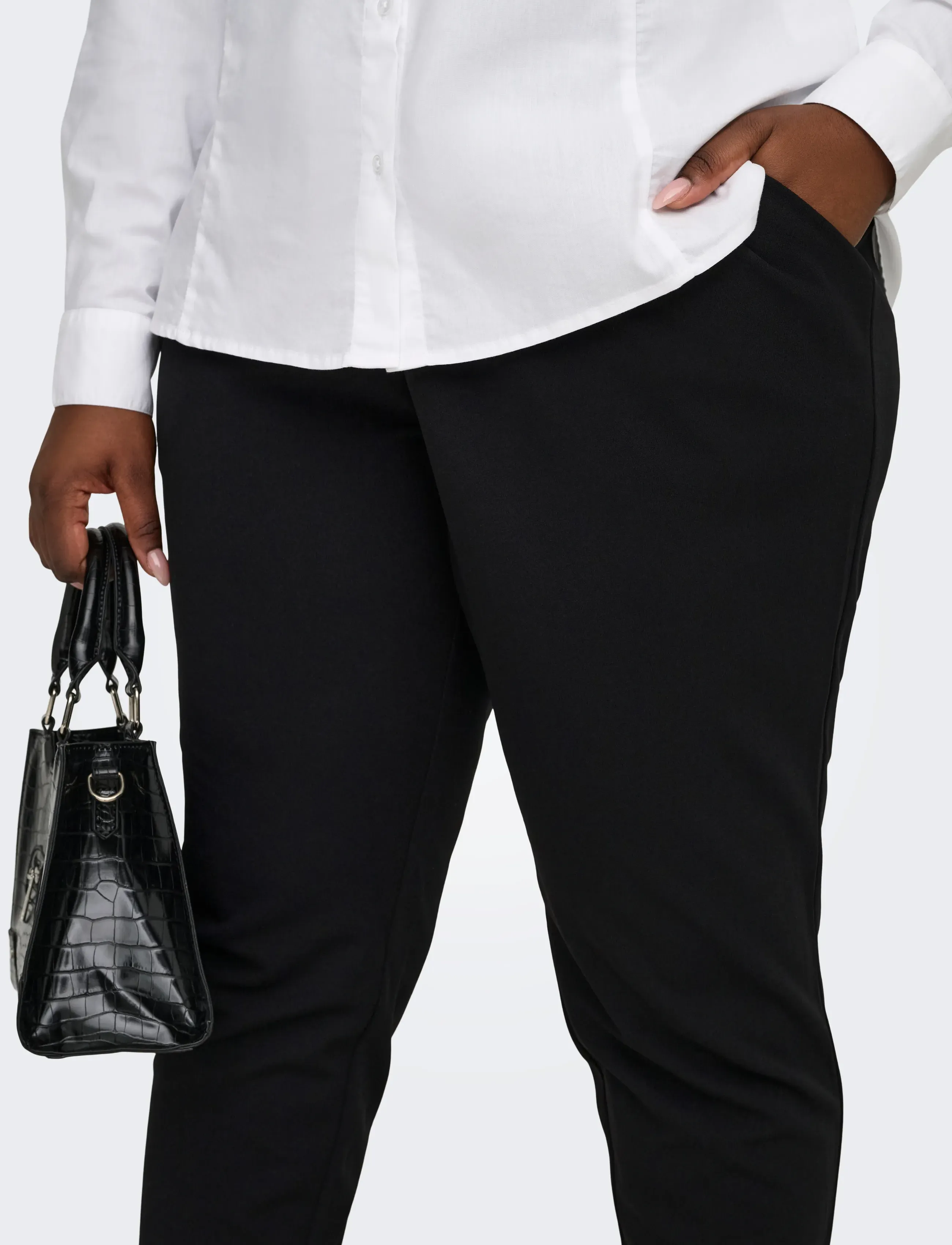 ONLY Carmakoma - CARSANIA BUTTON CAPRI JRS PNT NOOS - pantalons capri - black - 5