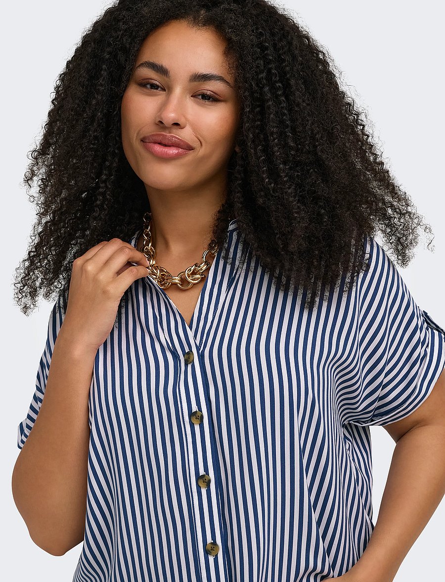 ONLY Carmakoma - CARYASMIN S/S SHIRT WVN NOOS - lühikeste varrukatega särgid - peacoat - 5