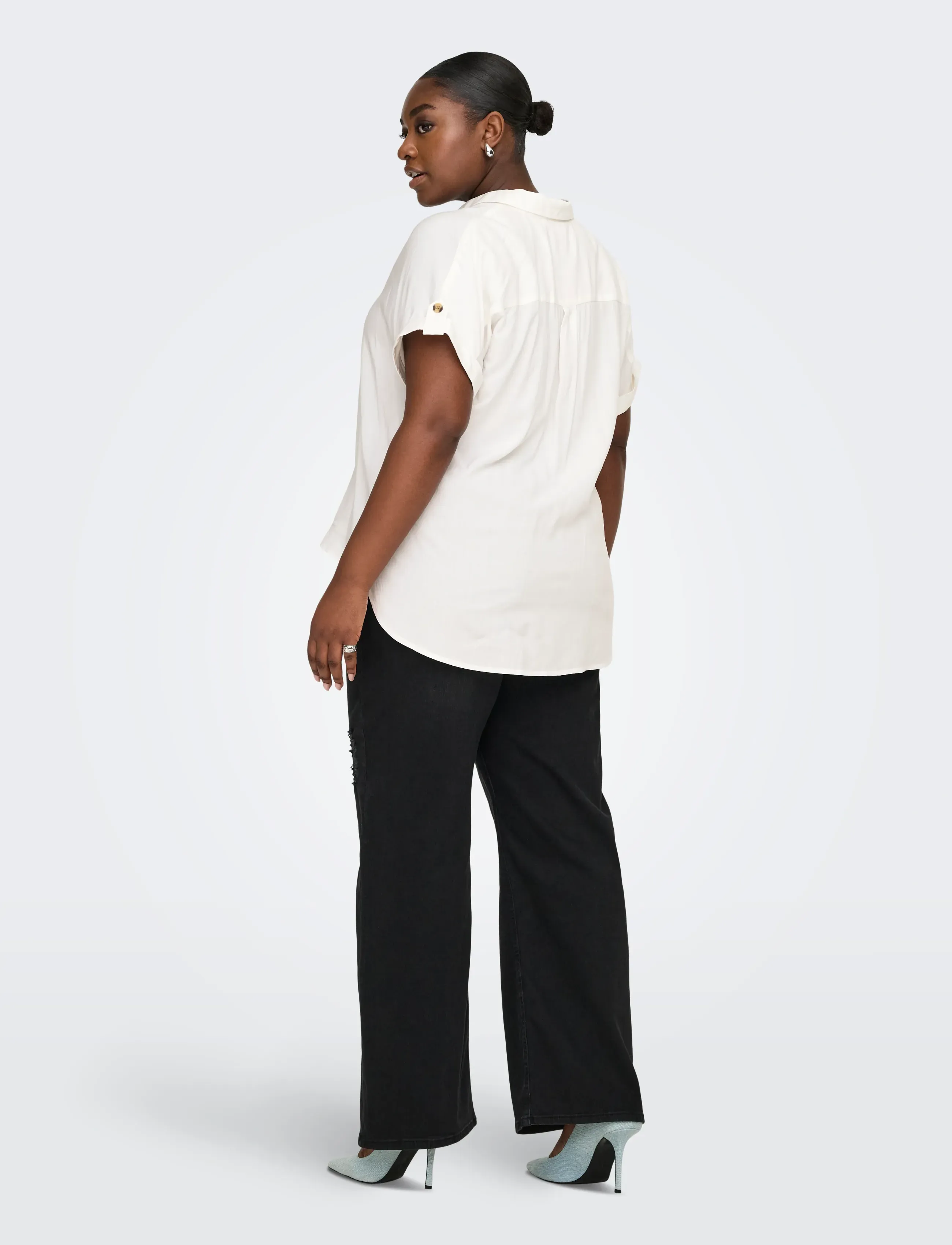 ONLY Carmakoma - CARYASMIN SHIRT S/S WVN NOOS - kortærmede skjorter - snow white - 3
