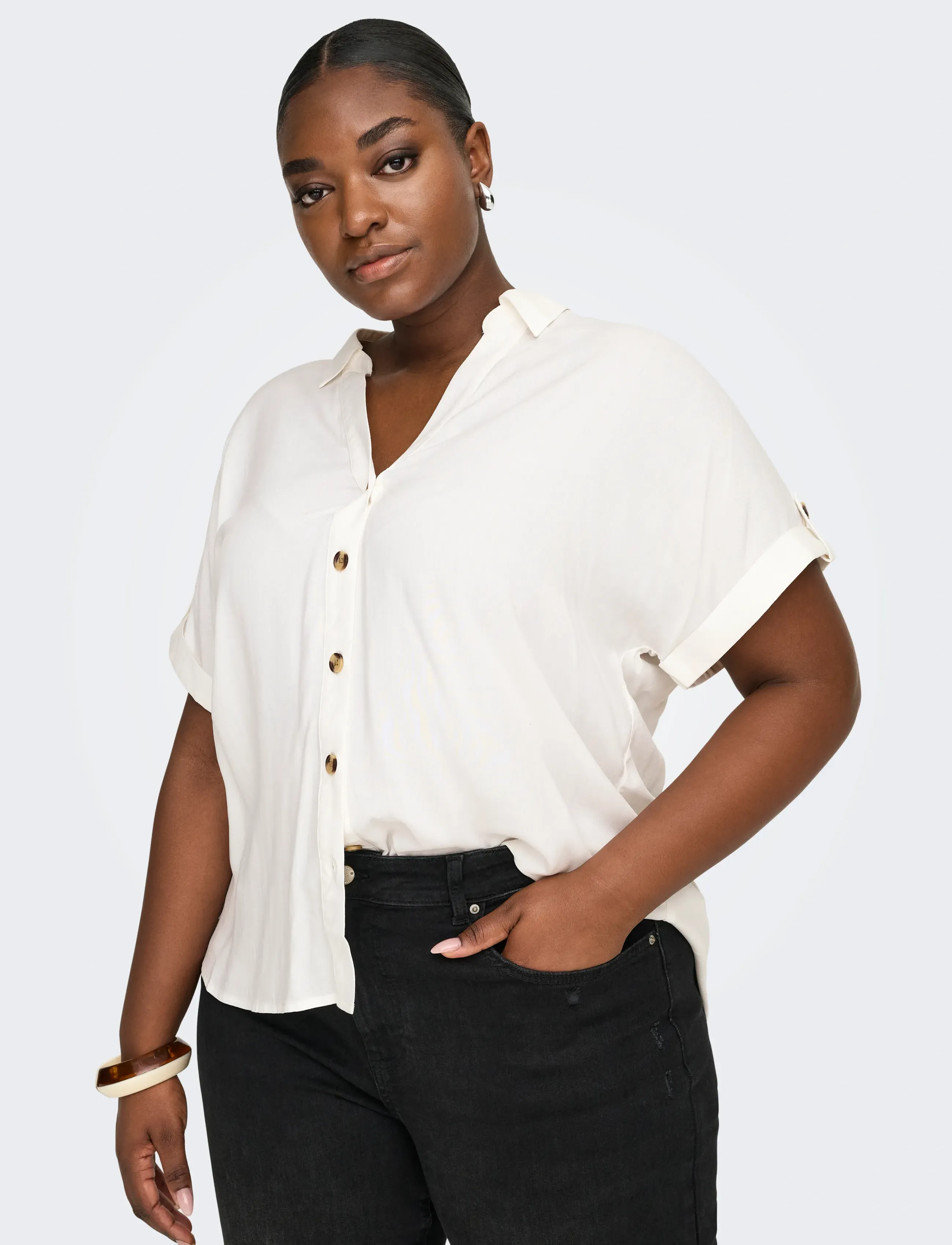 ONLY Carmakoma Caryasmin Shirt S/S Wvn Noos skjortor dam – bild 5