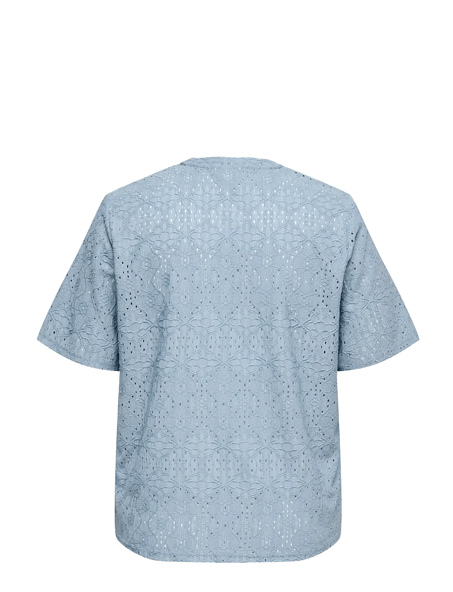 ONLY Carmakoma - CARHELLEN S/S V-NECK BLOUSE JRS - kortærmede bluser - faded denim - 2