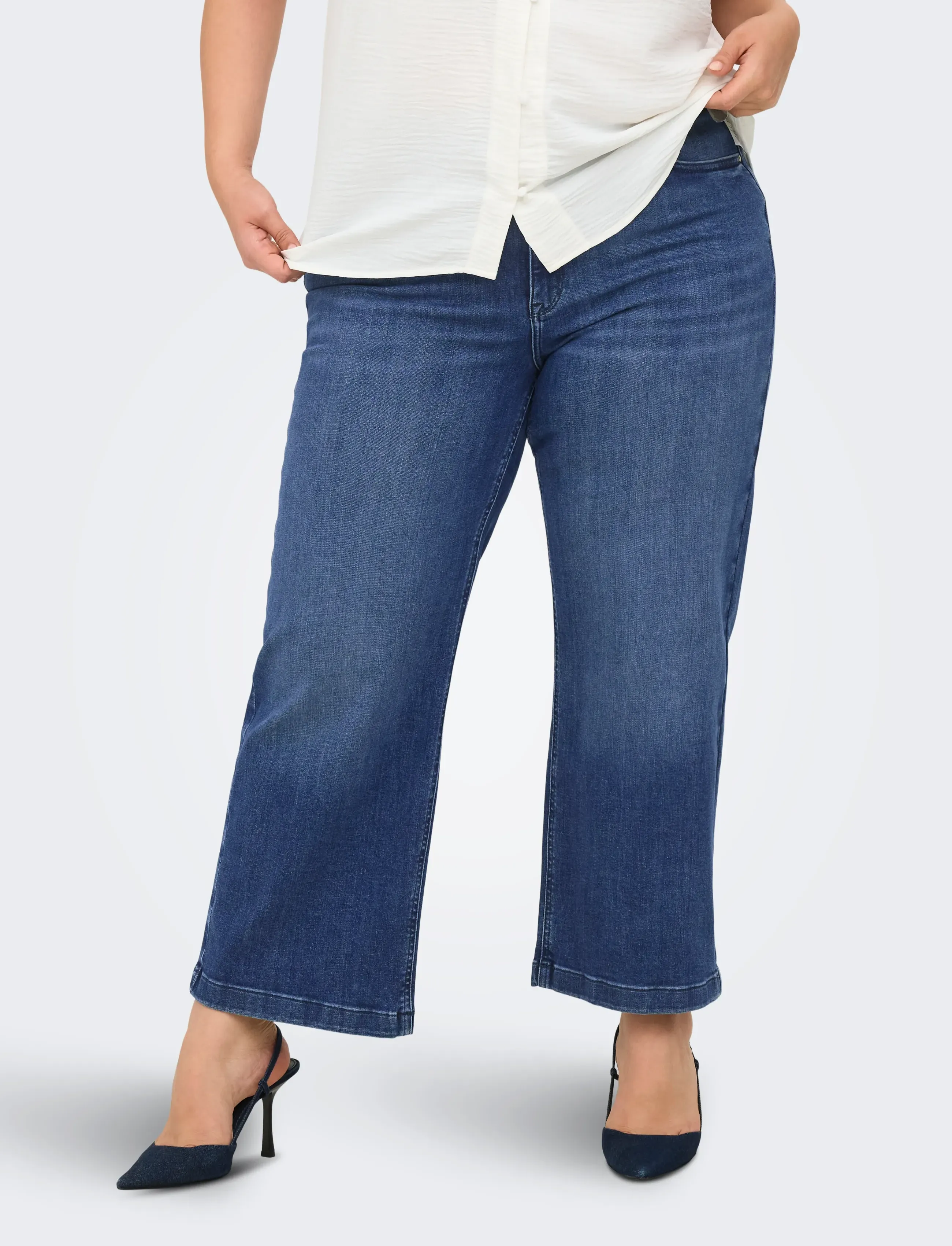 ONLY Carmakoma CARWILLY HW CROP WIDE REA096 - Jeans - MEDIUM BLUE DENIM / blue