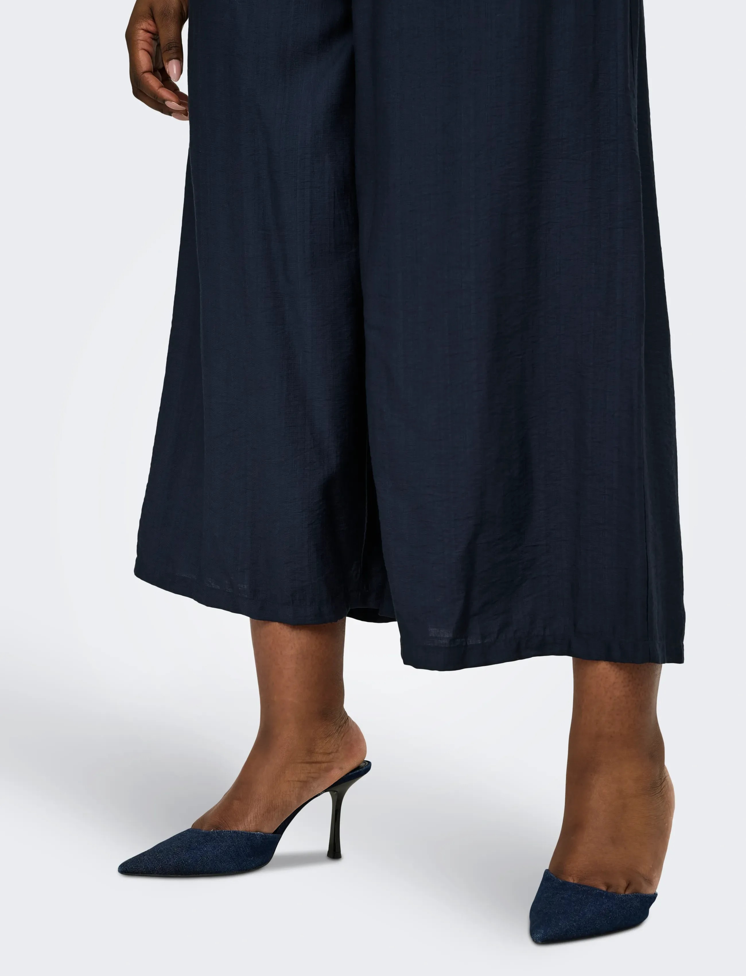 ONLY Carmakoma - CARJOANNA CALF SKIRT PANT WVN - navy blazer - 4