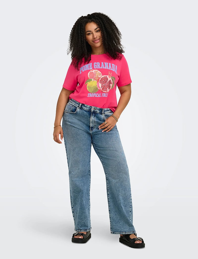 ONLY Carmakoma - CARJENNY SS PRINT JEANS TEE JRS - t-särgid - raspberry - 4