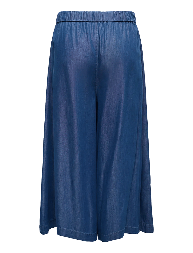 ONLY Carmakoma - CARBEA PALAZZO EX WIDE PANT GUA - hosen mit weitem bein - medium blue denim - 2