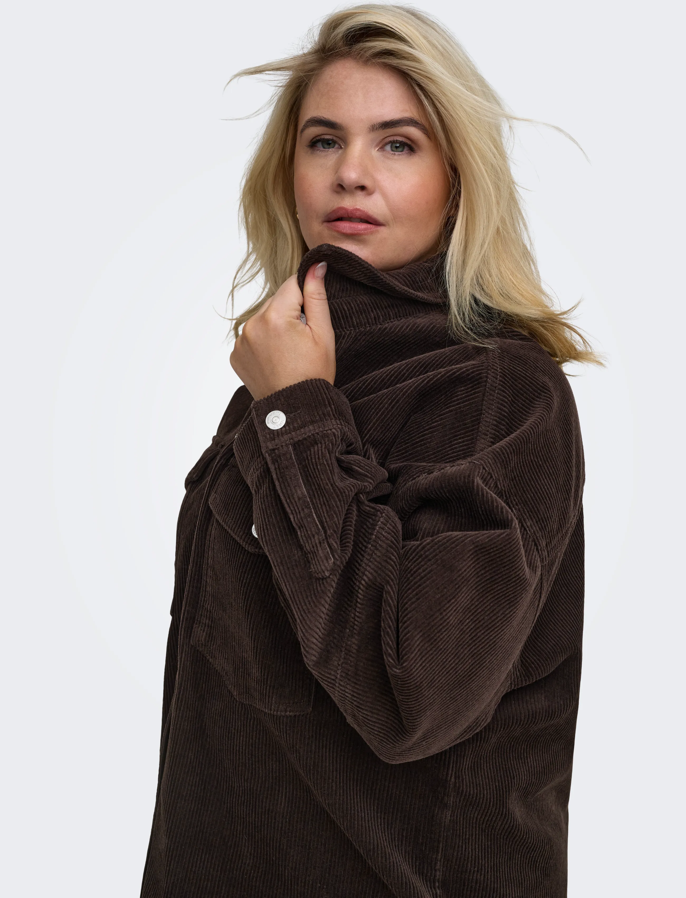 ONLY Carmakoma Cartiggy L/S Cord Shacket Pnt Noos kavajer & blazers dam – bild 6