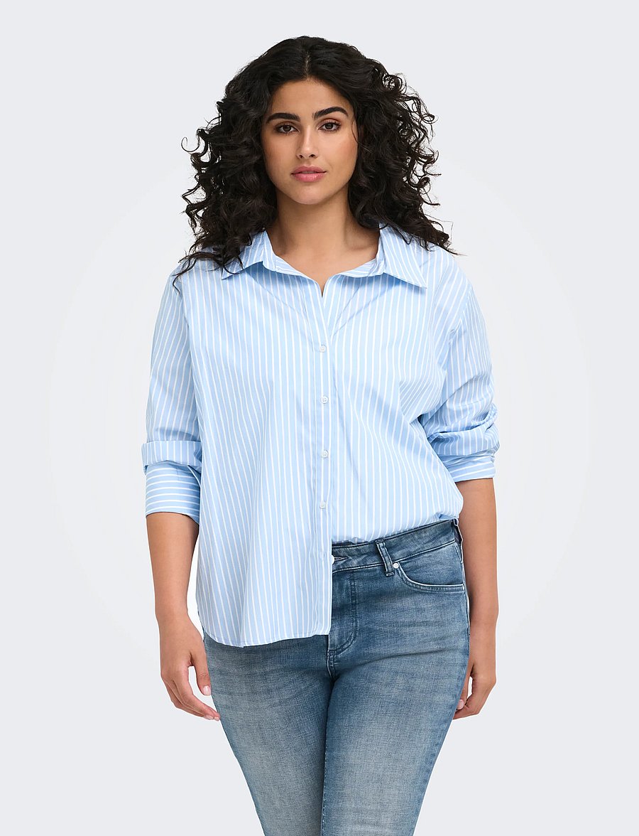 ONLY Carmakoma - CAROREGON ALVA LS BACK BTN SHIRT WVN - långärmade skjortor - soft chambray - 0