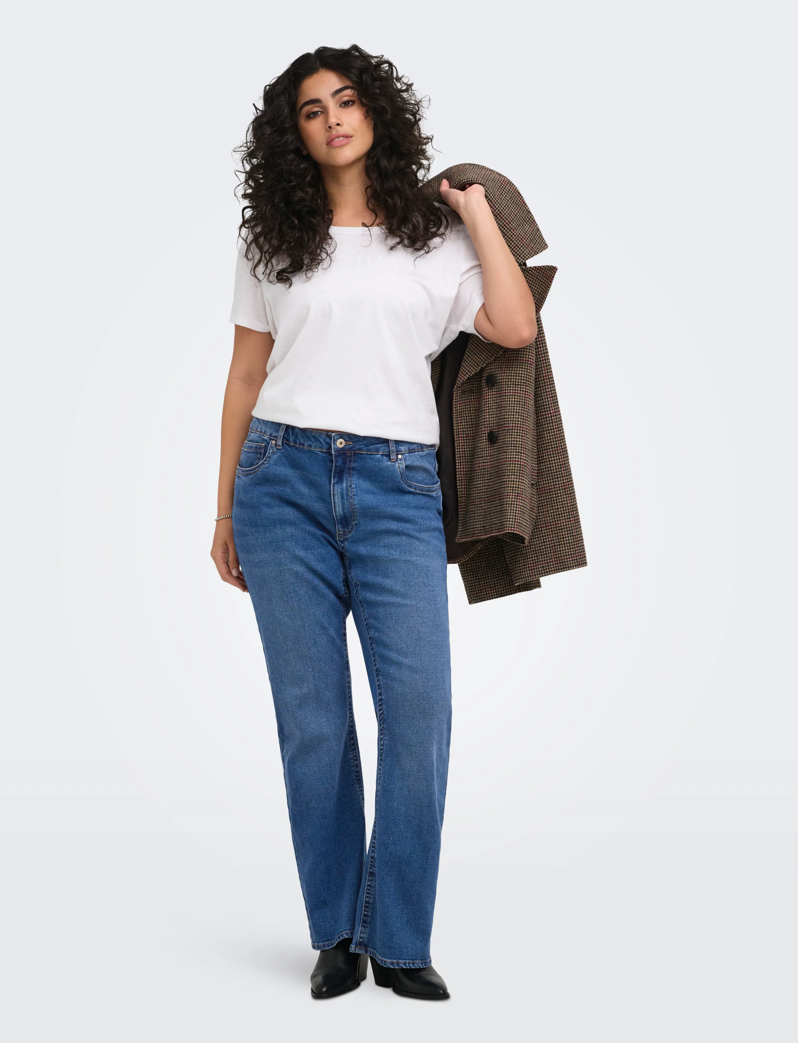 ONLY Carmakoma - CARPHOEBE REG BACK POC FLA PIM852 NOOS - flared jeans - medium blue denim - 4