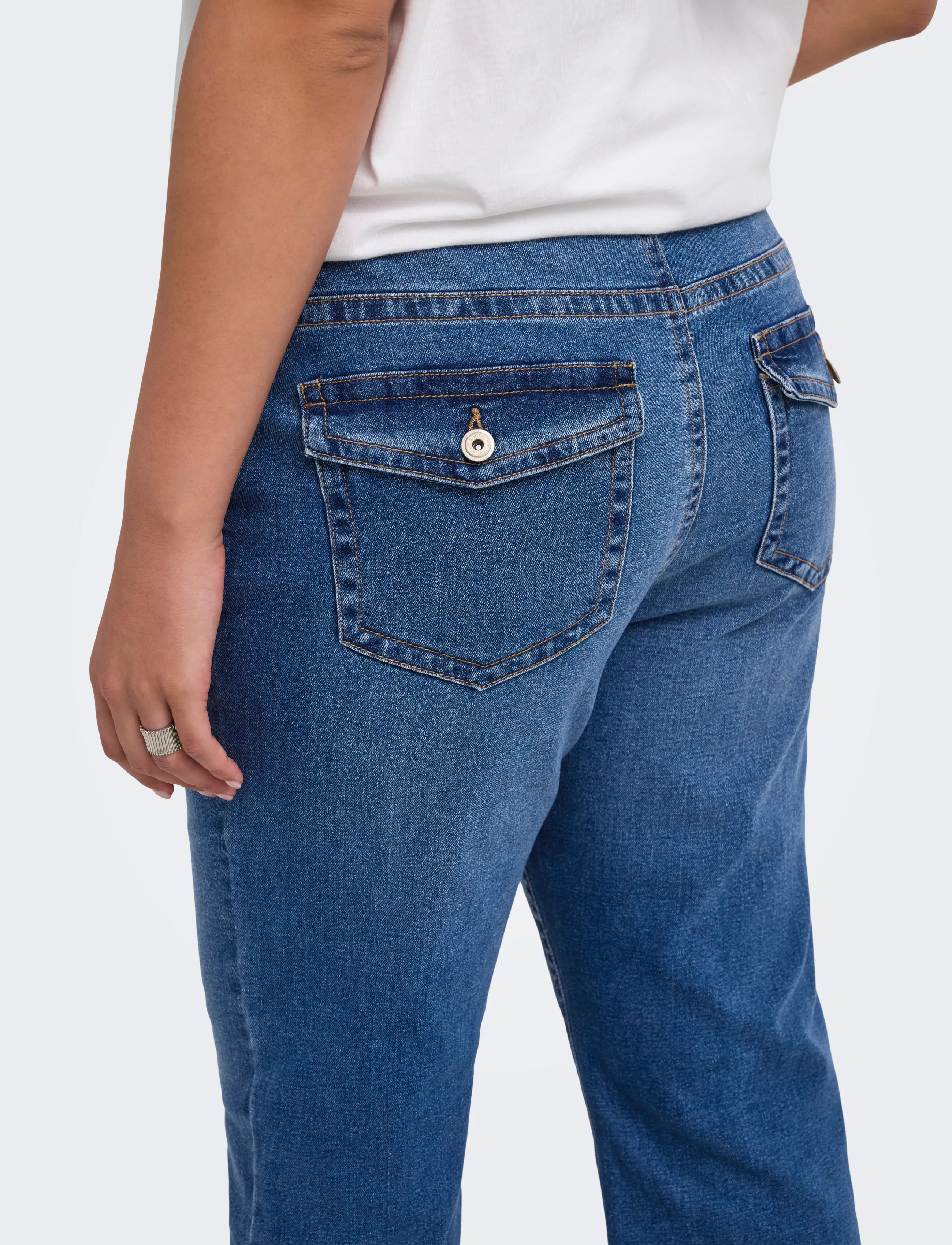 ONLY Carmakoma - CARPHOEBE REG BACK POC FLA PIM852 NOOS - flared jeans - medium blue denim - 5