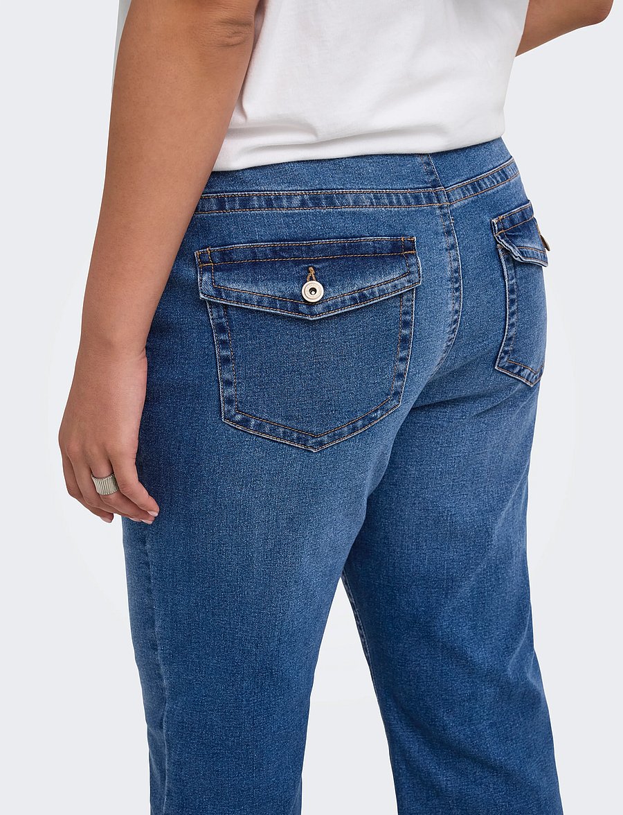 ONLY Carmakoma - CARPHOEBE REG BACK POC FLA PIM852 NOOS - flared jeans - medium blue denim - 5
