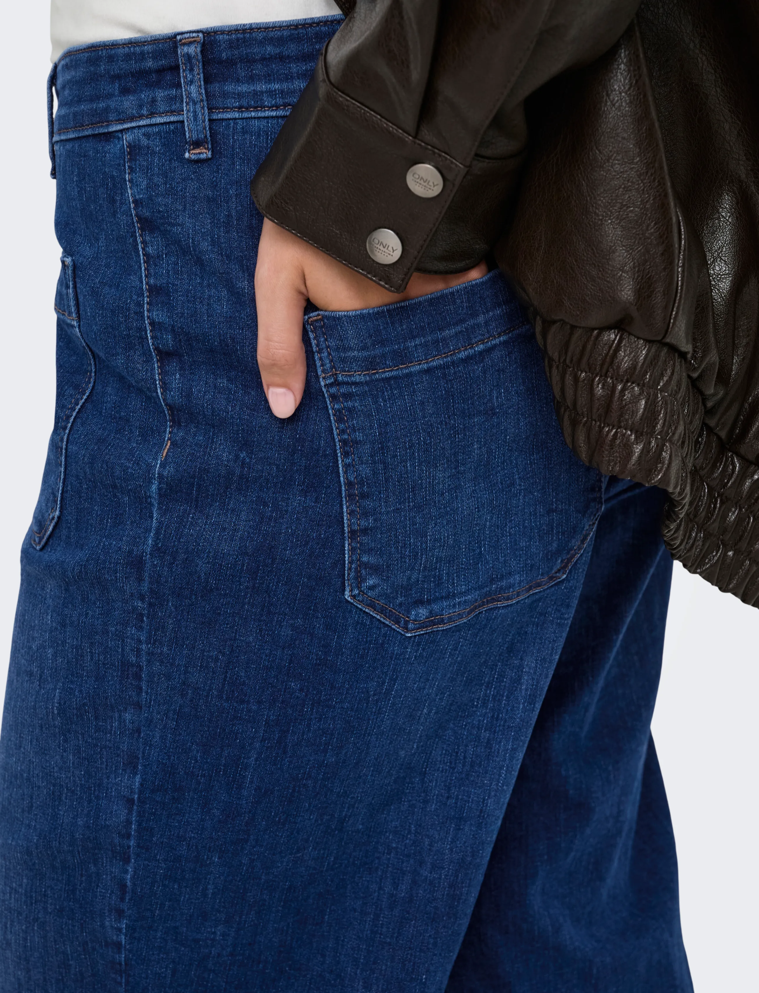 ONLY Carmakoma - CARMADISON-WAUW HW POCKET WIDE BOX NOOS - dark blue denim - 5