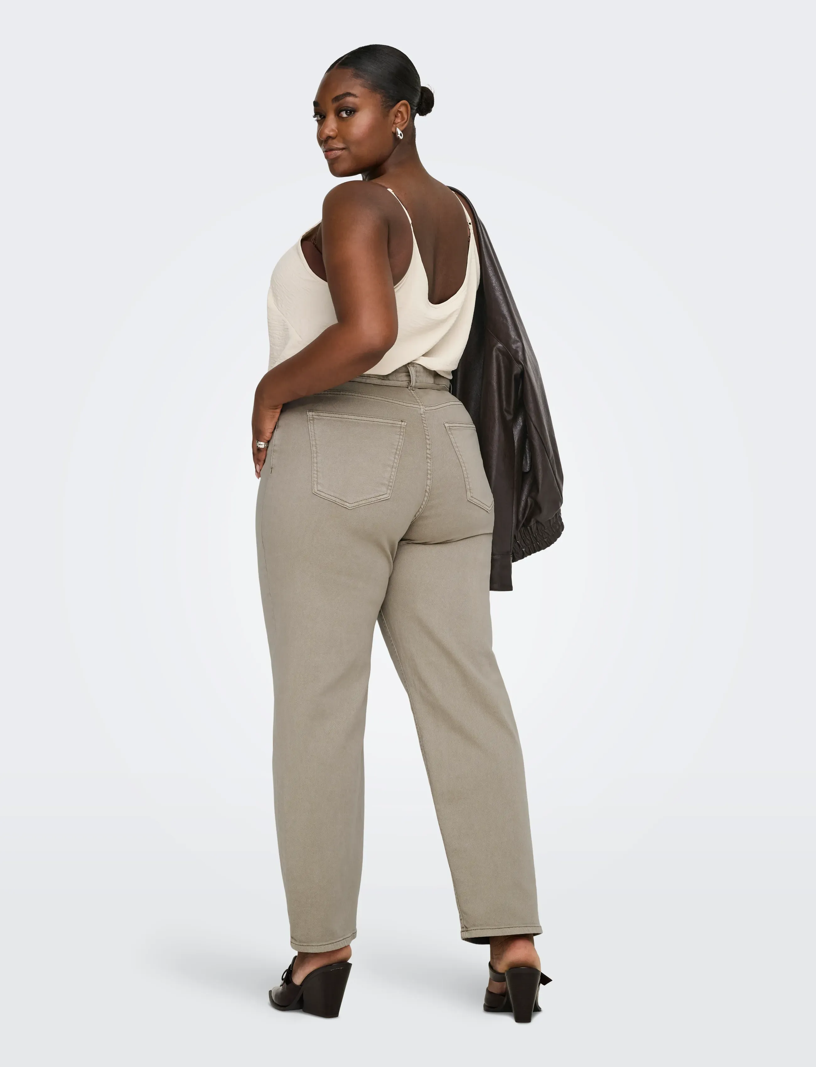 ONLY Carmakoma - CARHILLA GIANNA MW STRAIGHT PANT - straight jeans - silver mink - 3