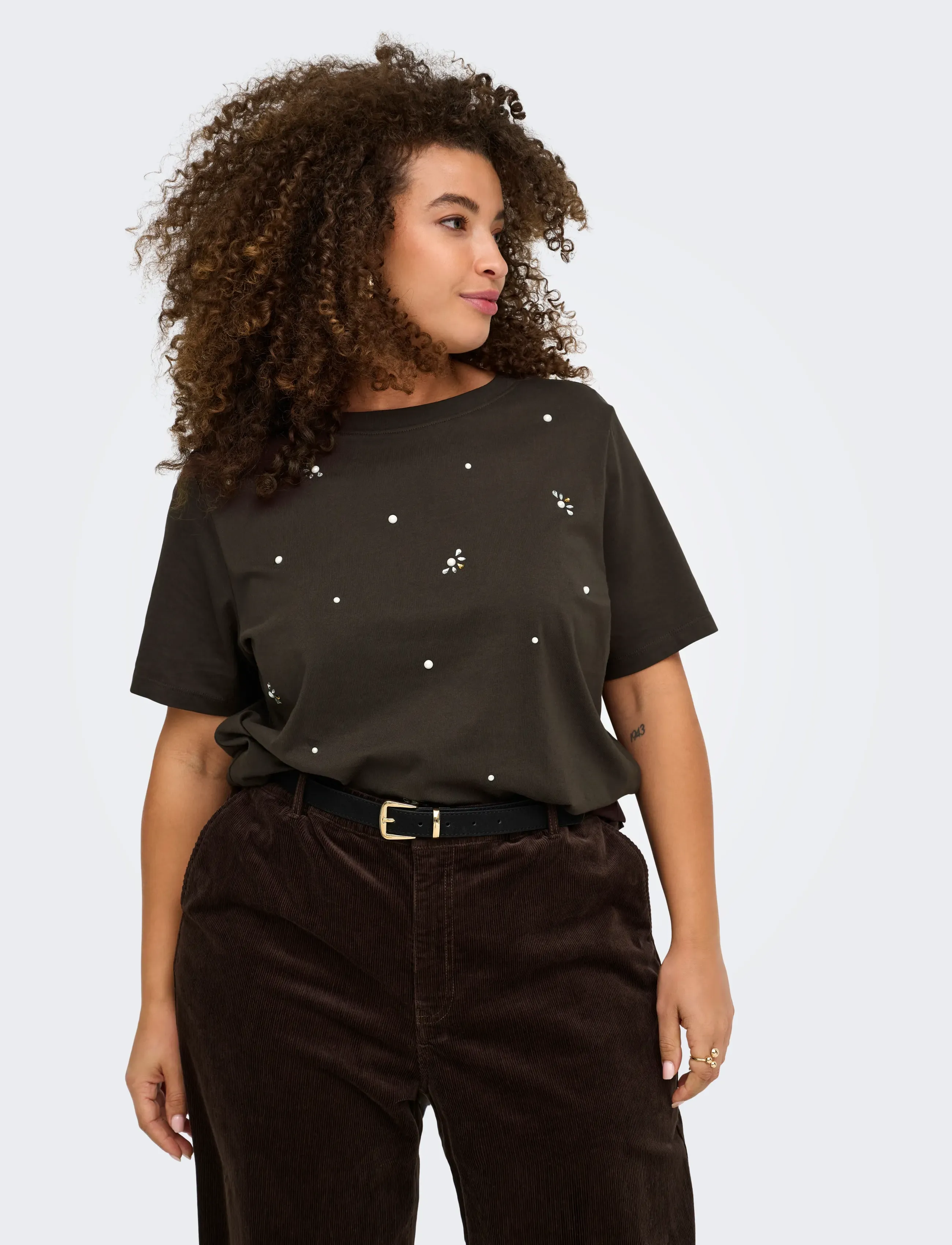 ONLY Carmakoma CARRYDER SS SLEEVE O-NECK REG SLIT TEE - T-shirts - COFFEE BEAN / brown