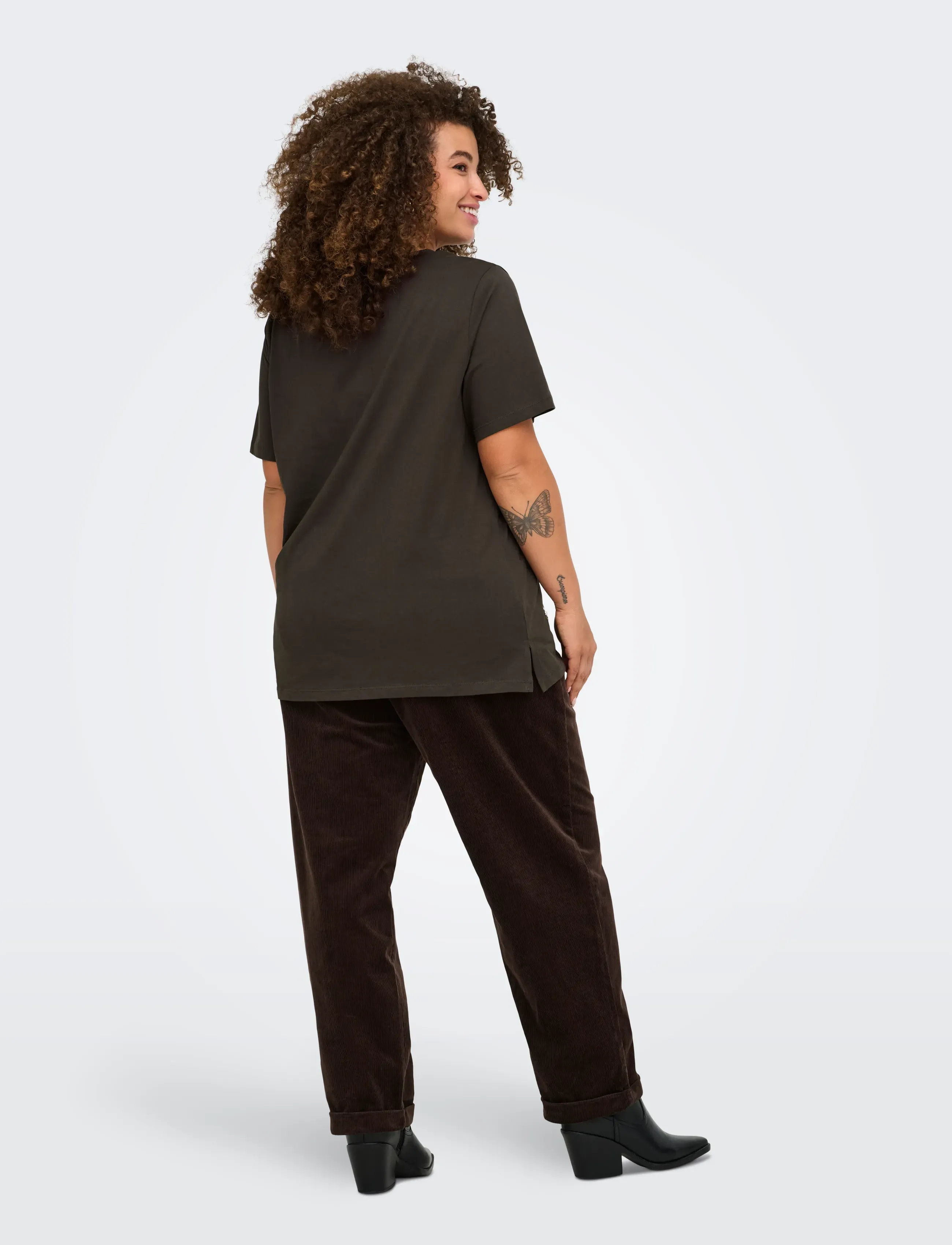 ONLY Carmakoma - CARRYDER SS SLEEVE O-NECK REG SLIT TEE - t-skjorter - coffee bean - 3