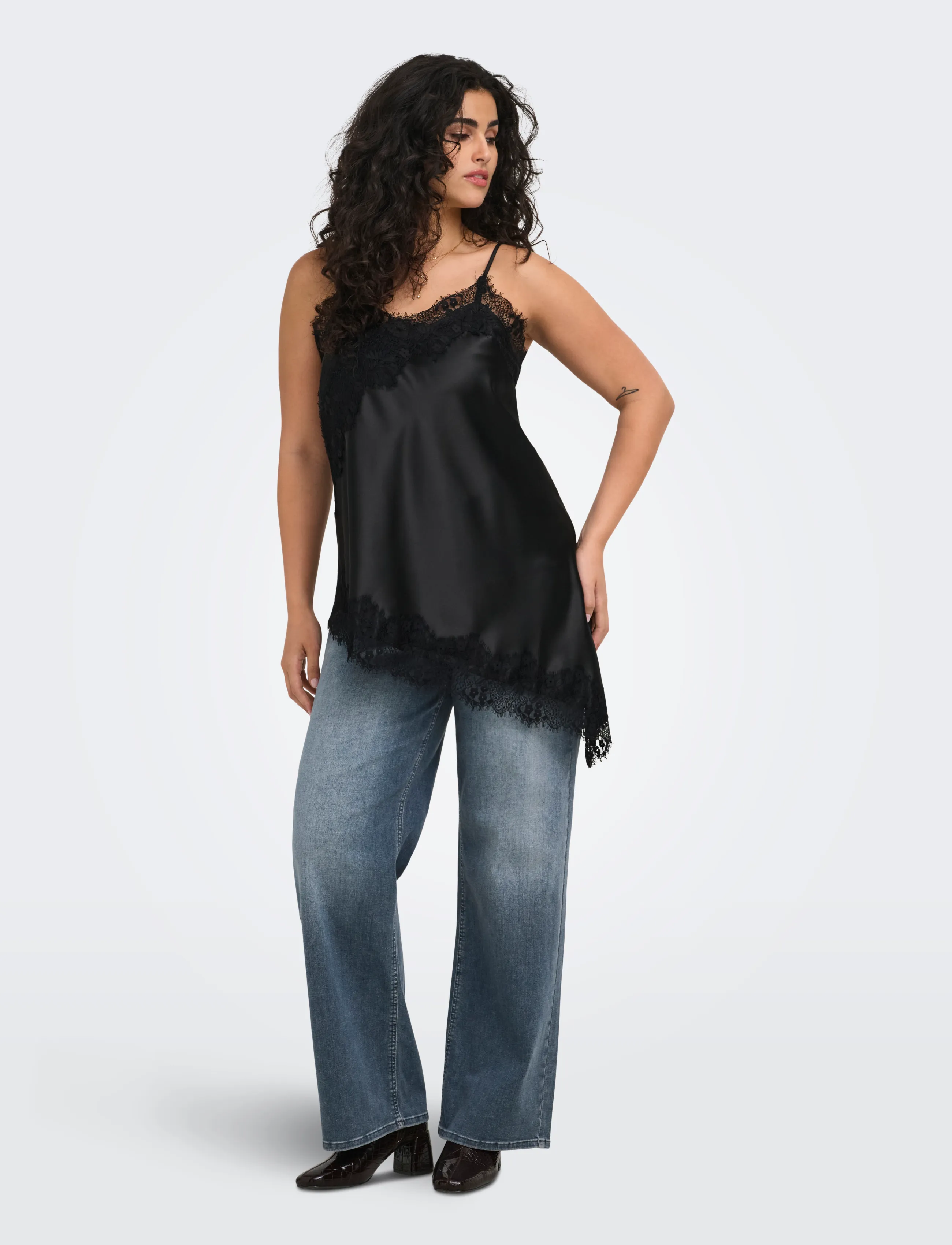 ONLY Carmakoma - CARINDONA STRAP SATIN LACE TOP WVN - Ärmellose tops - black - 4