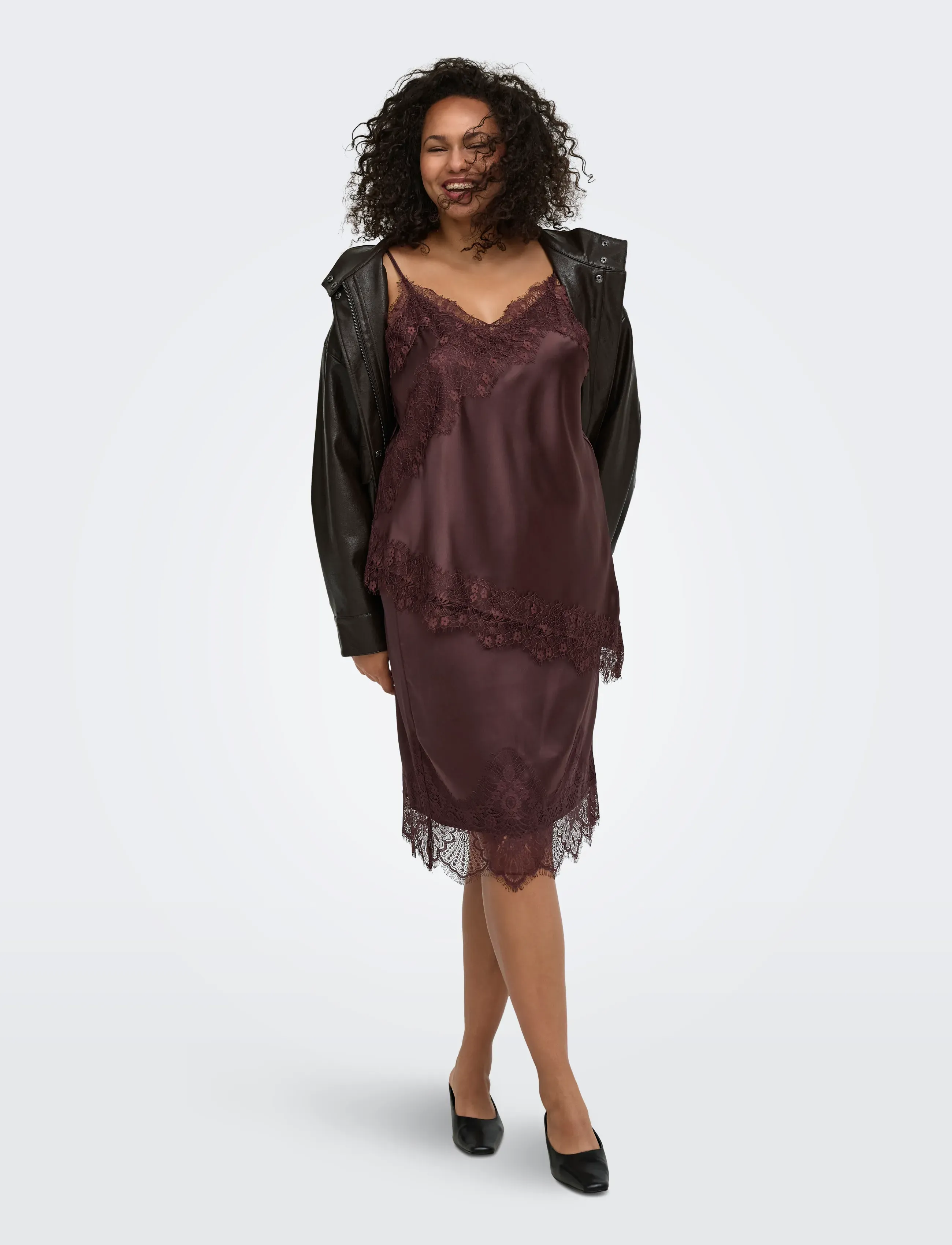 ONLY Carmakoma Carindona Strap Satin Lace Top Wvn linnen dam – bild 5