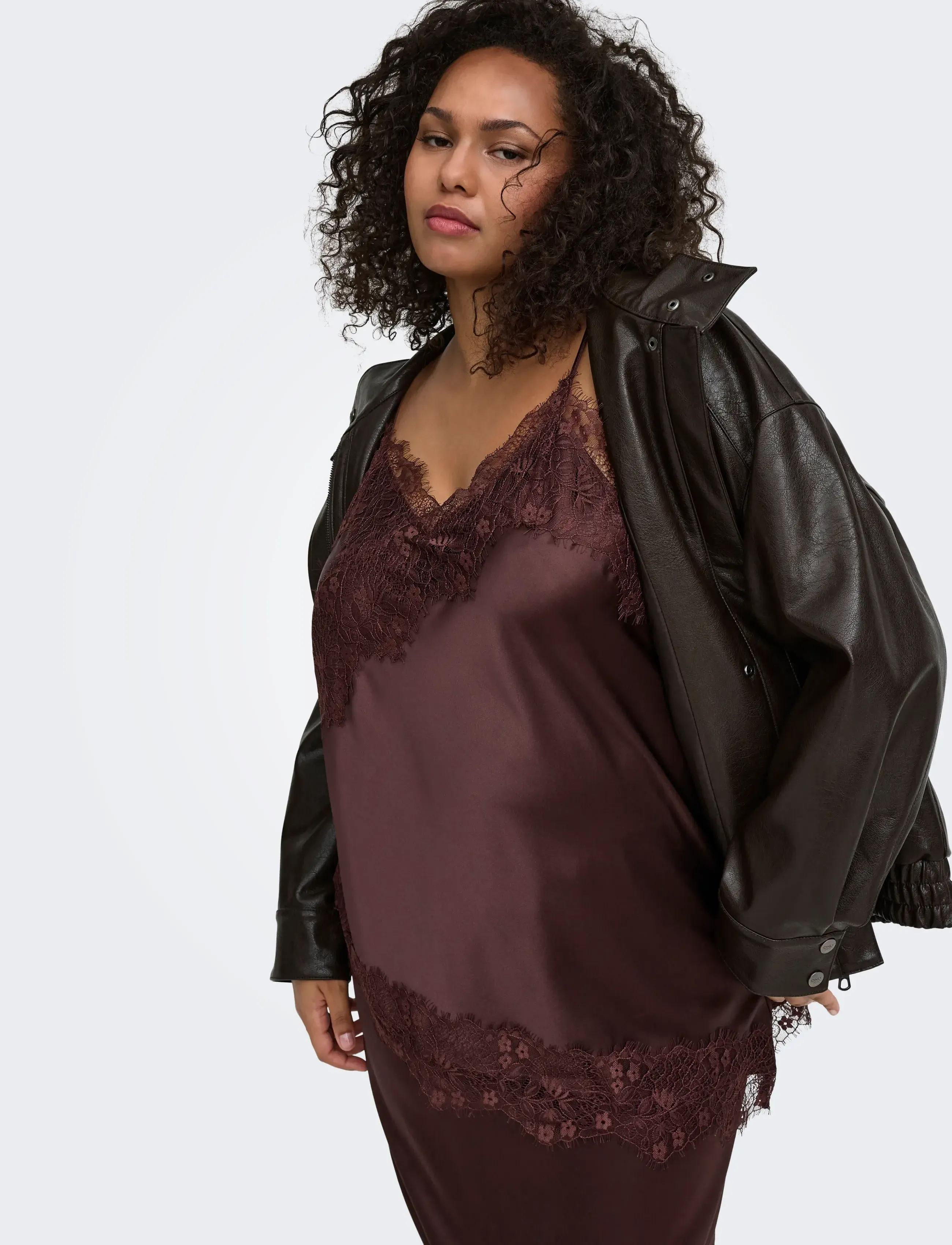 ONLY Carmakoma Carindona Strap Satin Lace Top Wvn linnen dam – bild 6