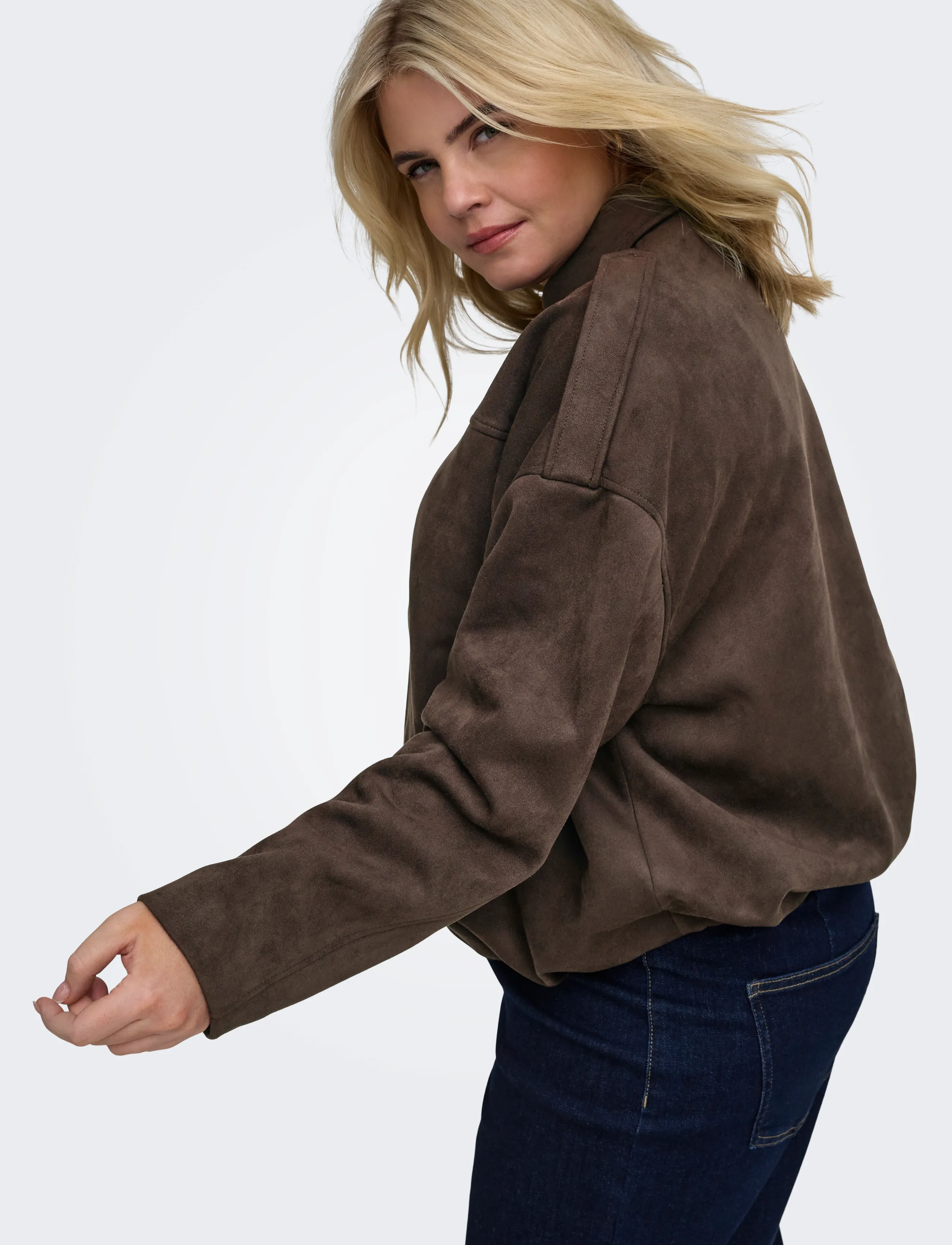 ONLY Carmakoma - CARMOON-STINA L/S FAUX SUEDE BOMBER OTW - chocolate torte - 5
