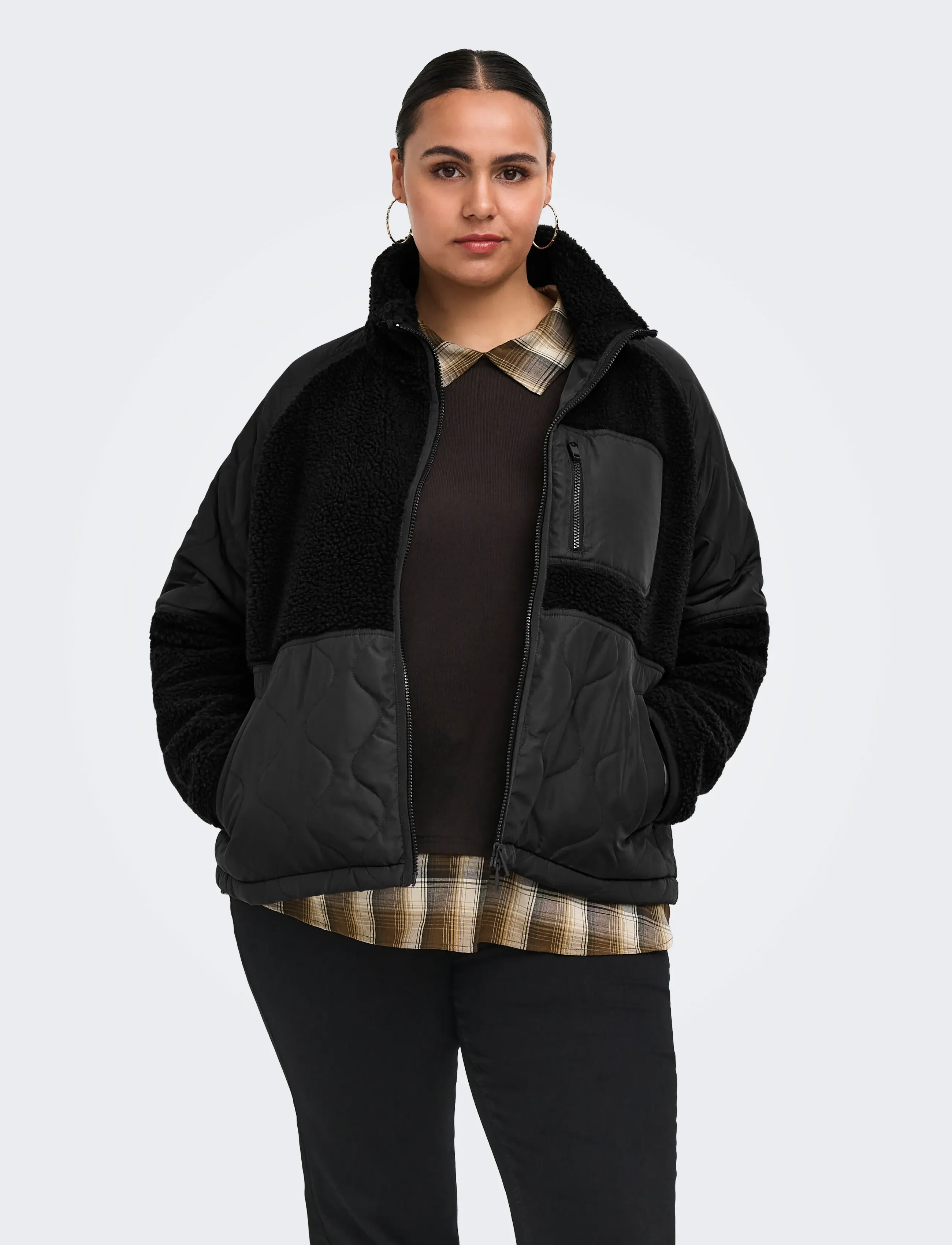 ONLY Carmakoma - CAROHIO QUILT MIX FLEECE SHORT JACKT OTW - quiltede jakker - black - 0
