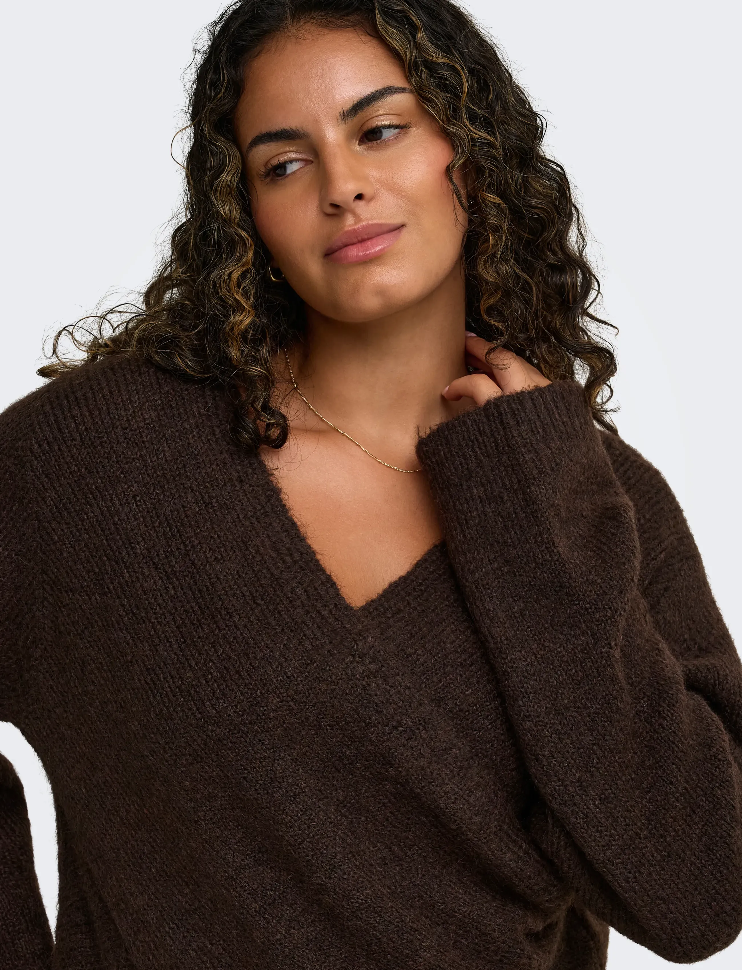 ONLY Carmakoma - CARMAGGIE LS CROSS V-NECK KNT - jumpers - coffee bean - 5