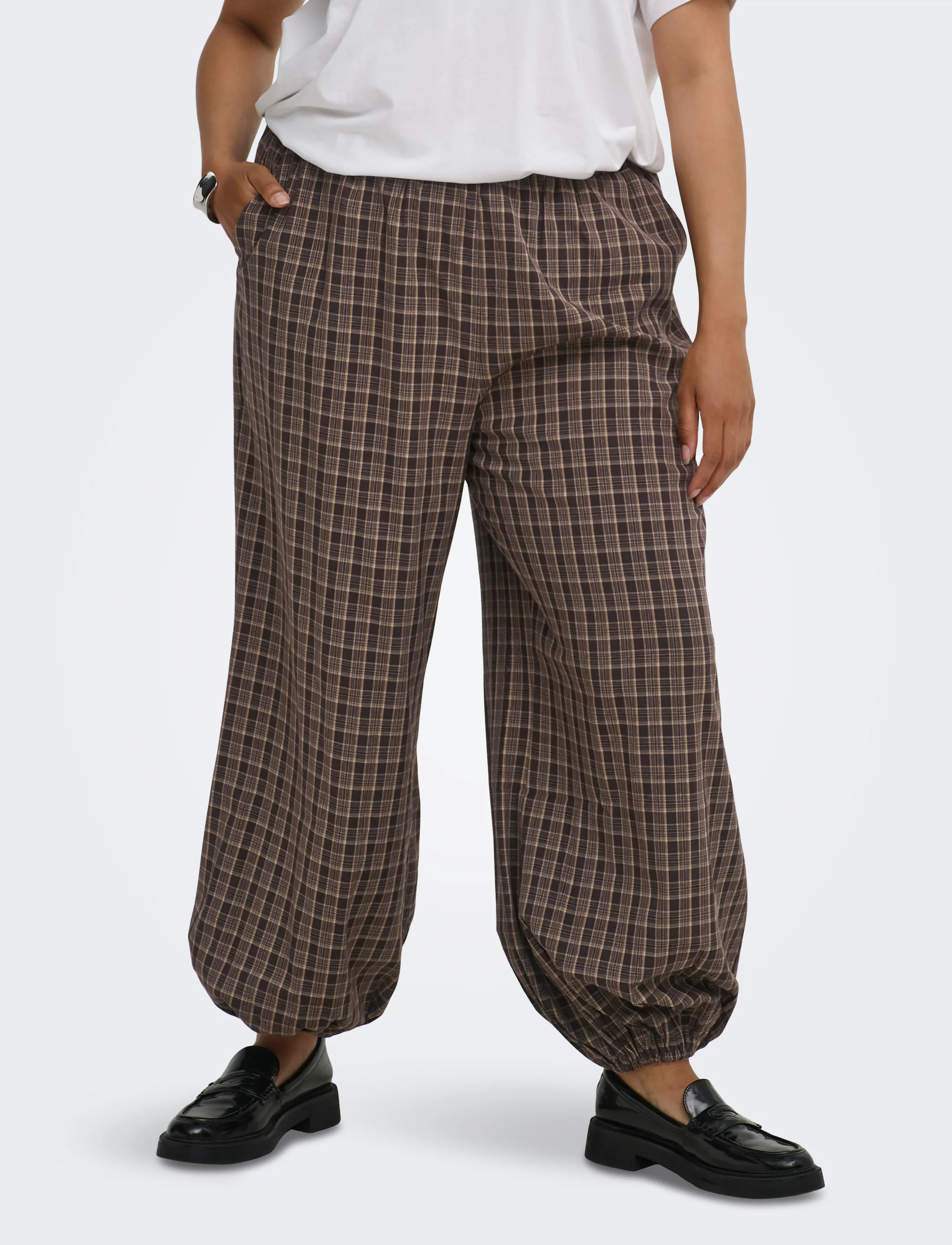 ONLY Carmakoma CARYUNA BALLOON CHECK PANT PNT VP - Trousers - CHOCOLATE TORTE / brown