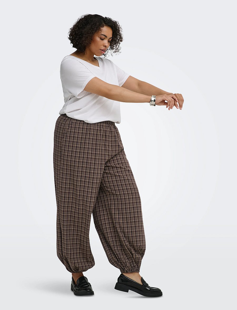 ONLY Carmakoma - CARYUNA BALLOON CHECK PANT PNT VP - hosen mit geradem bein - chocolate torte - 4