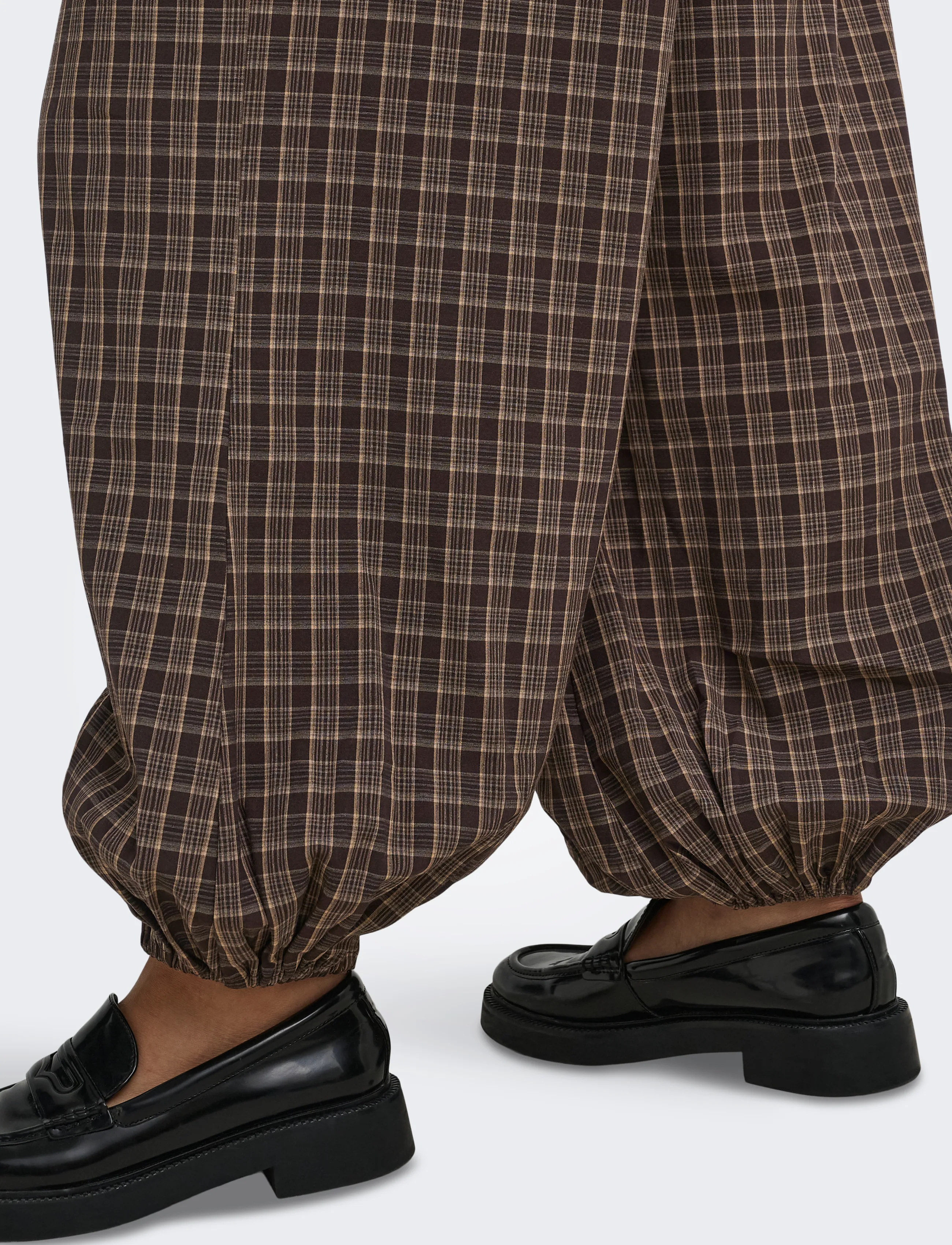 ONLY Carmakoma - CARYUNA BALLOON CHECK PANT PNT VP - chocolate torte - 5