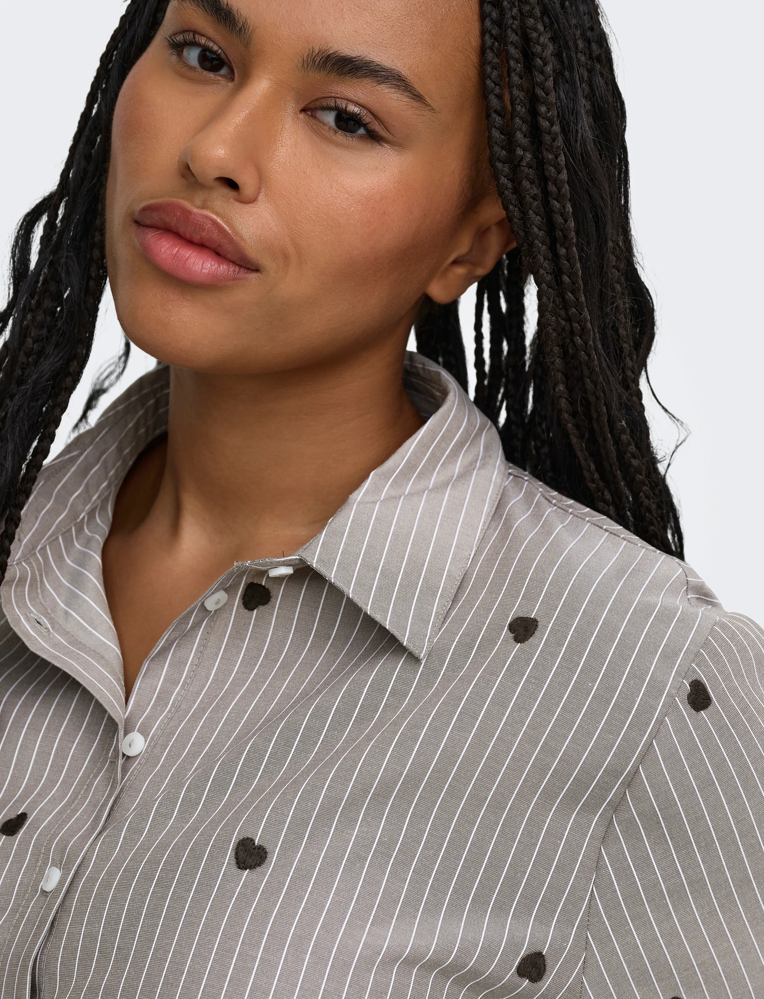 ONLY Carmakoma - CARNEW LINA GRACE STR EMB SHIRT WVN NOOS - coffee bean - 5