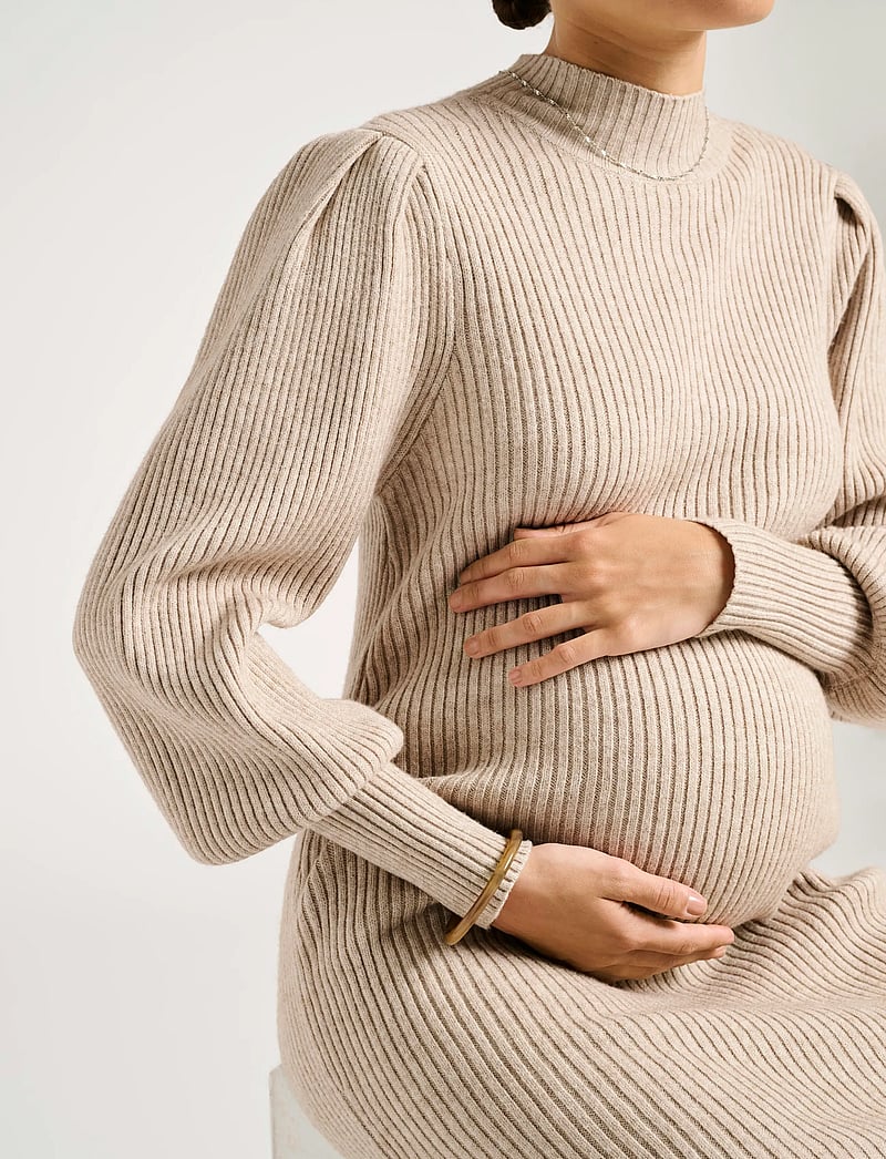 Only Maternity - OLMKATIA L/S DRESS KNT NOOS - strikkjoler - mocha meringue - 0