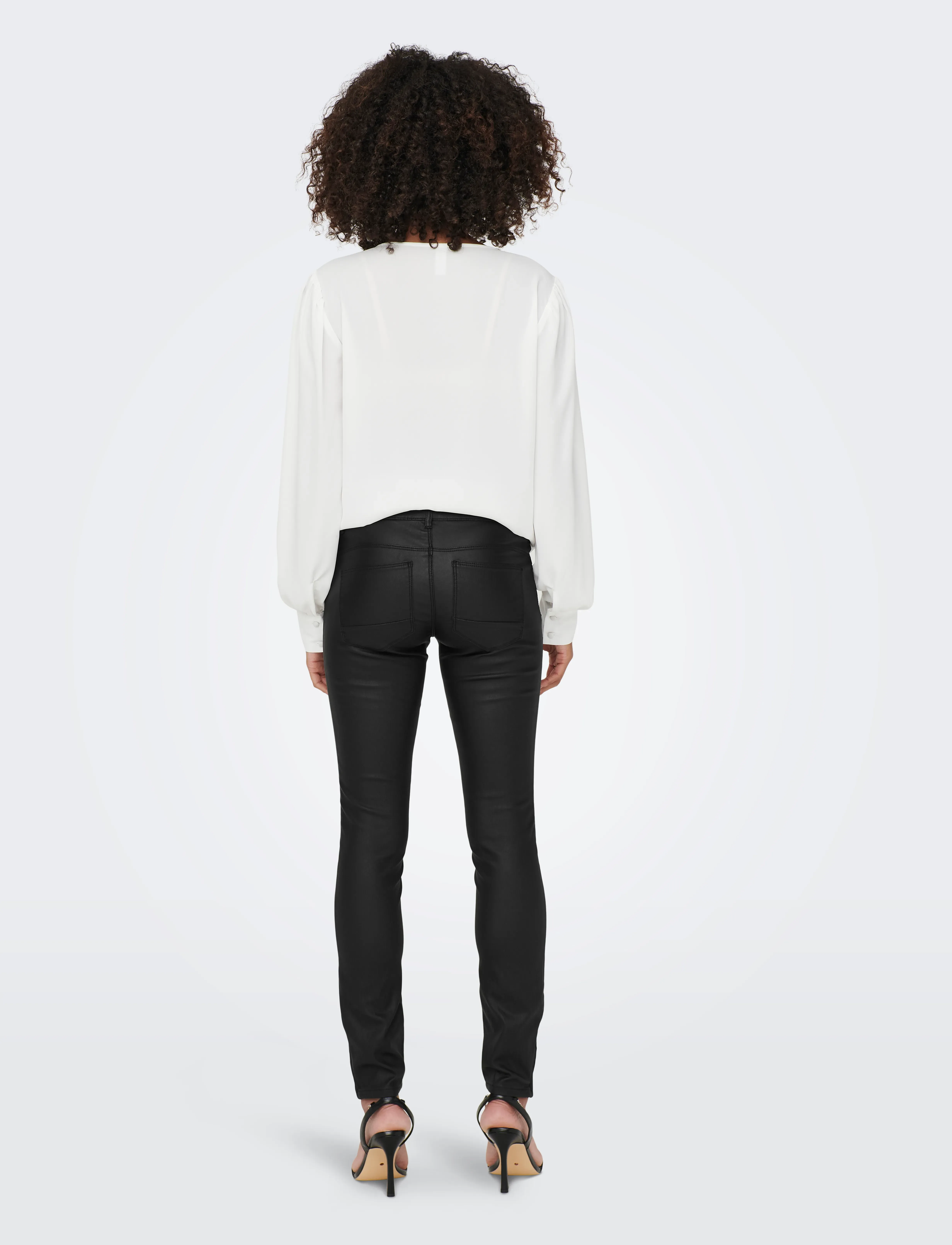 Only Maternity - OLMKENDELL REG SK ANK COATED DNM NOOS - skinny jeans - black - 3