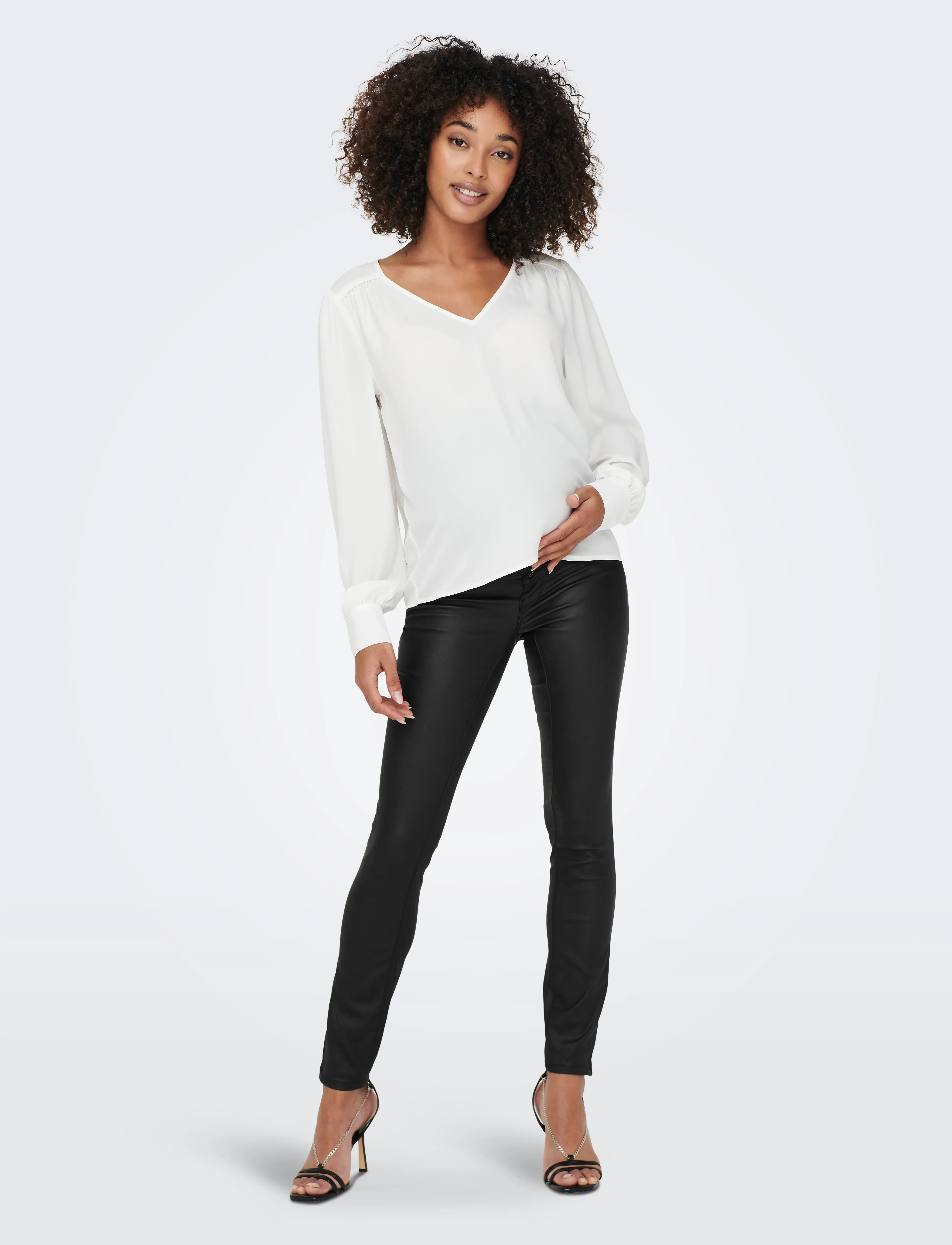Only Maternity - OLMKENDELL REG SK ANK COATED DNM NOOS - skinny jeans - black - 5