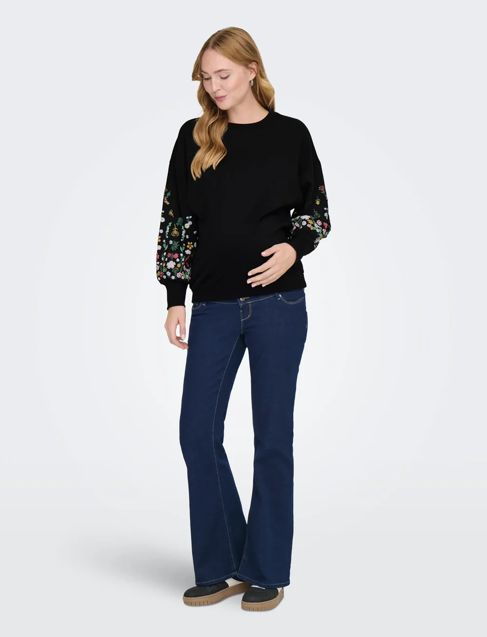 Only Maternity - OLMBROOKE L/S O-NECK FLOWER SWT - trøjer - black - 0