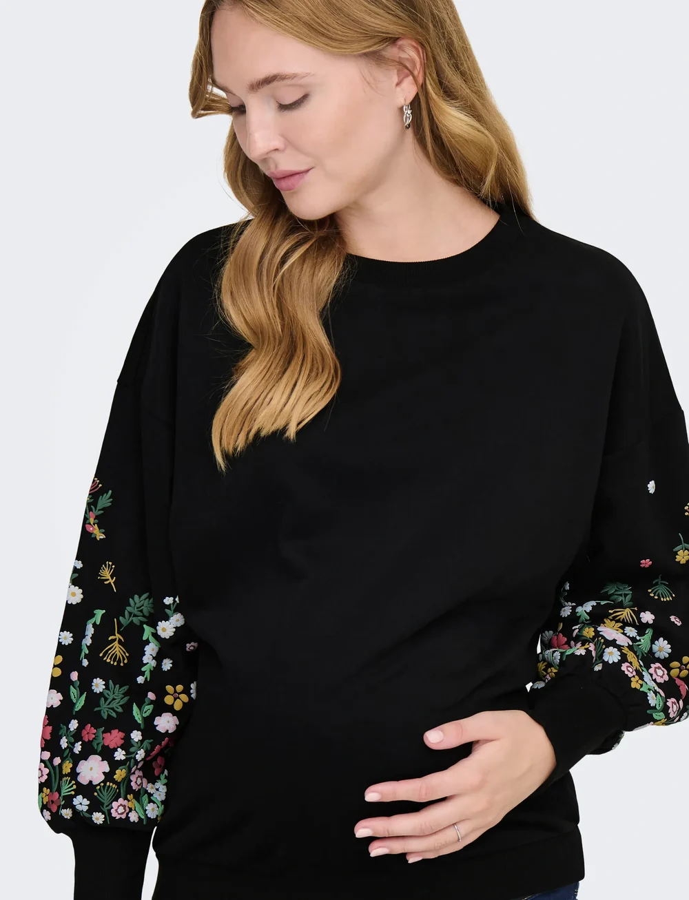 Only Maternity - OLMBROOKE L/S O-NECK FLOWER SWT - trøjer - black - 4