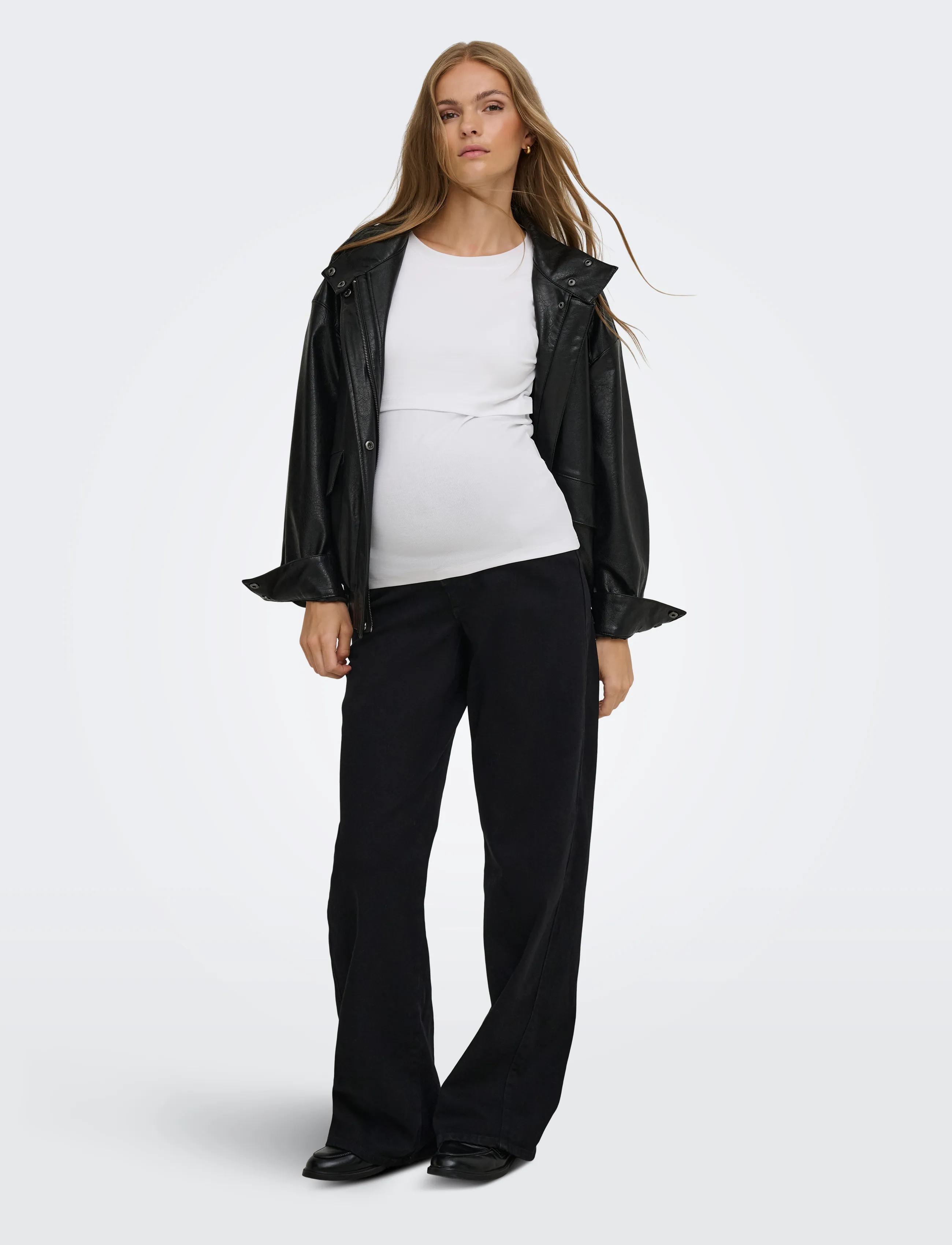 Only Maternity - OLMSNOW HW WIDE DNM JEANS PIM BOX NOOS - hosen mit weitem bein - black denim - 5