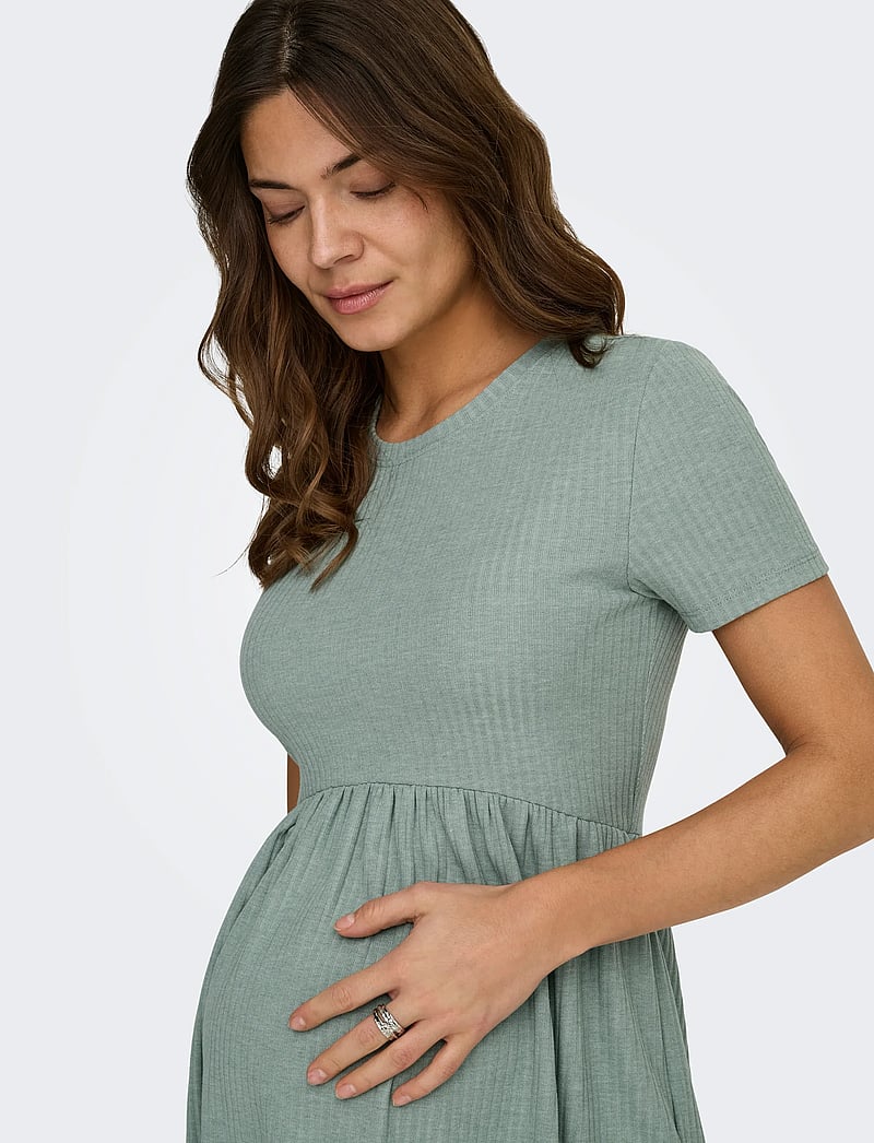 Only Maternity - OLMMALAYA S/S O-NECK TOP JRS NOOS - t-shirts - jadeite - 4