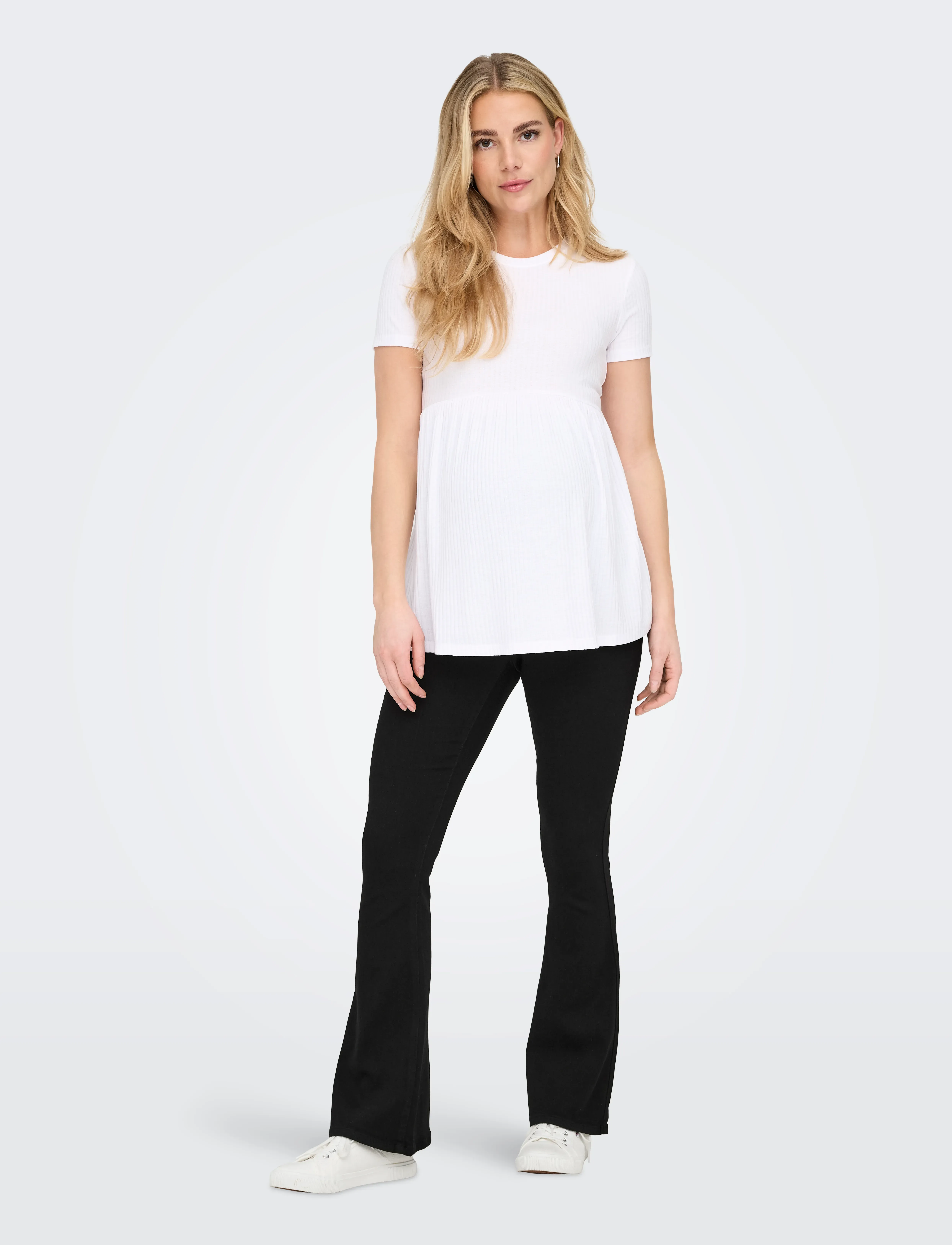 Only Maternity - OLMRAIN LIFE REG PUSH UP FLARED NOOS - schlaghosen - black denim - 5