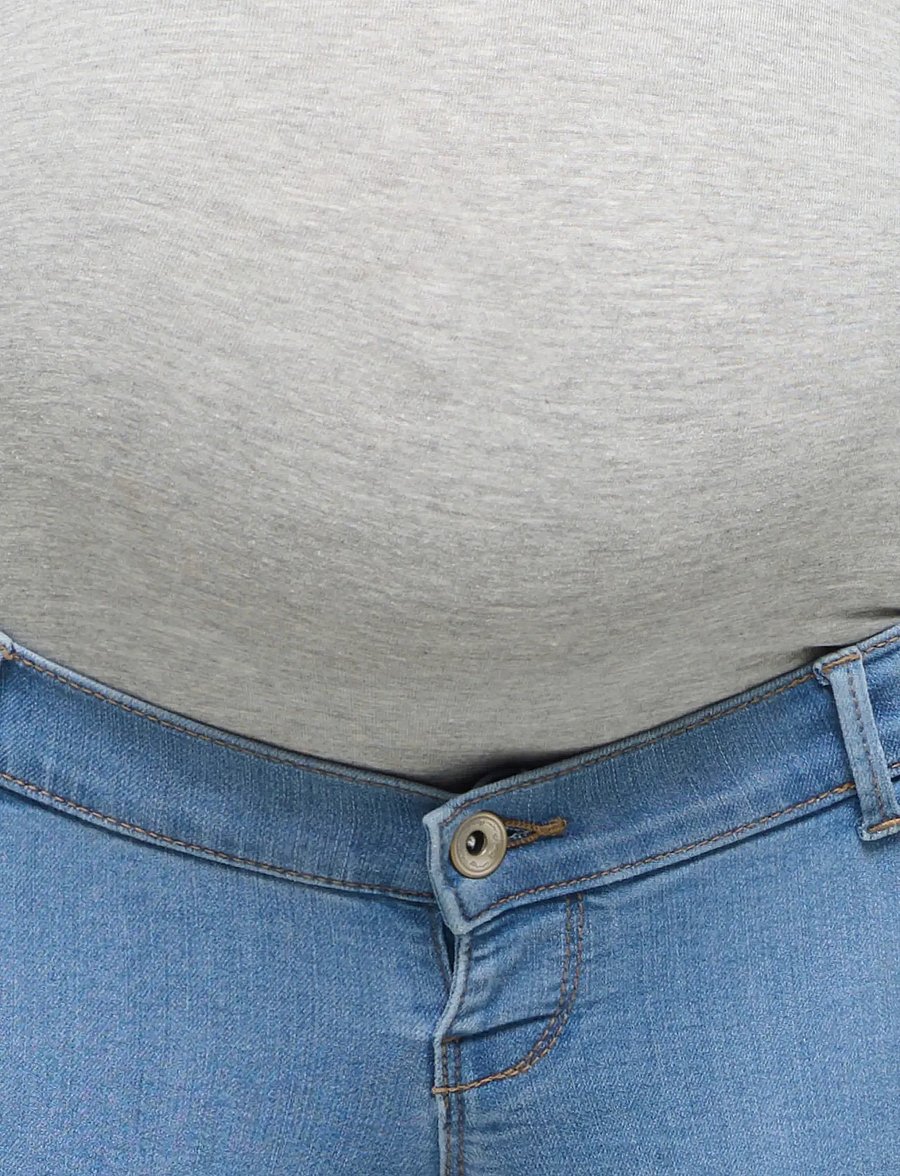 Only Maternity - OLMRAIN LIFE REG PUSH UP FLARED NOOS - püksid - medium blue denim - 3