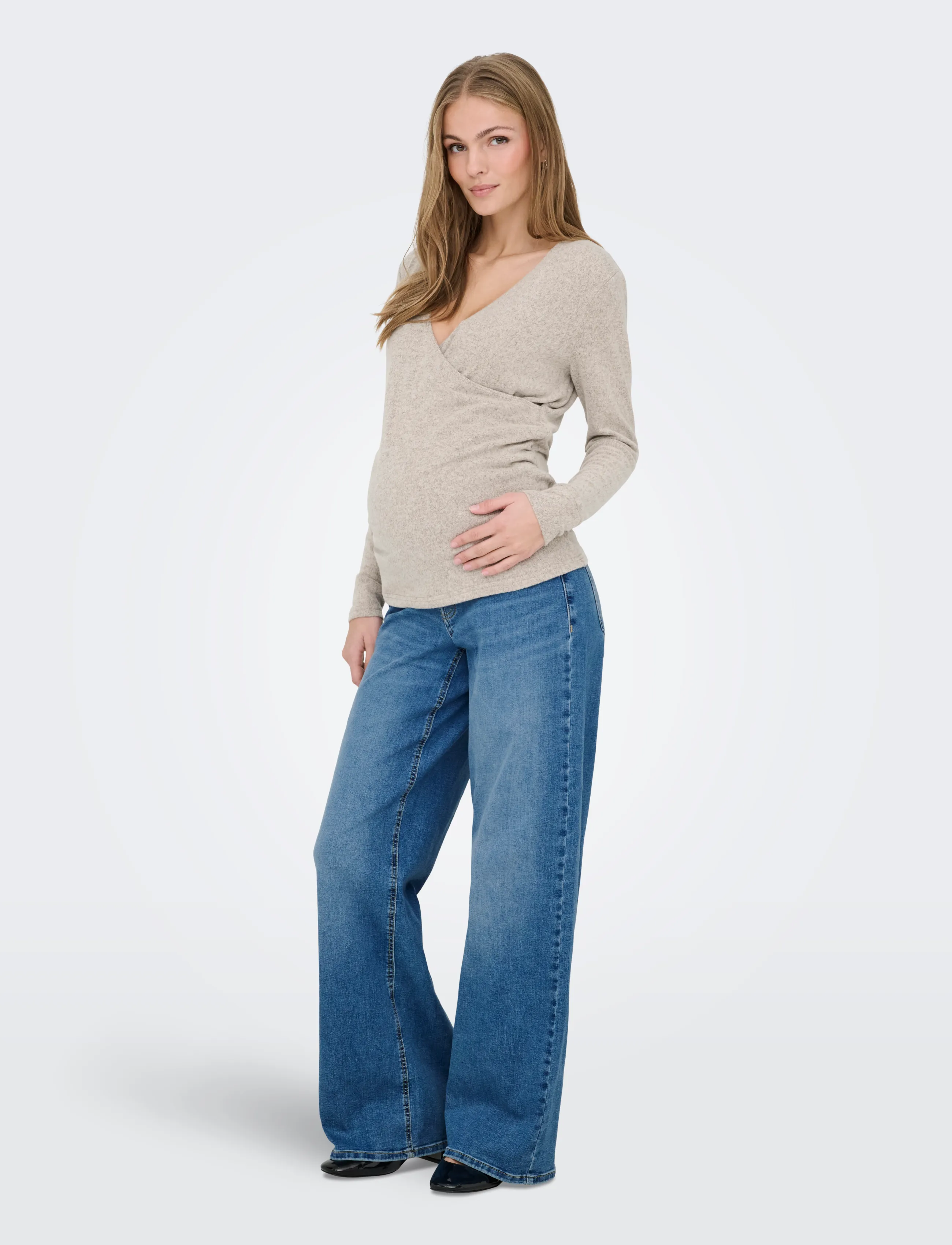 Only Maternity - OLMMADISON BLUSH WIDE DNM PIM3005 NOOS - hosen mit weitem bein - medium blue denim - 5