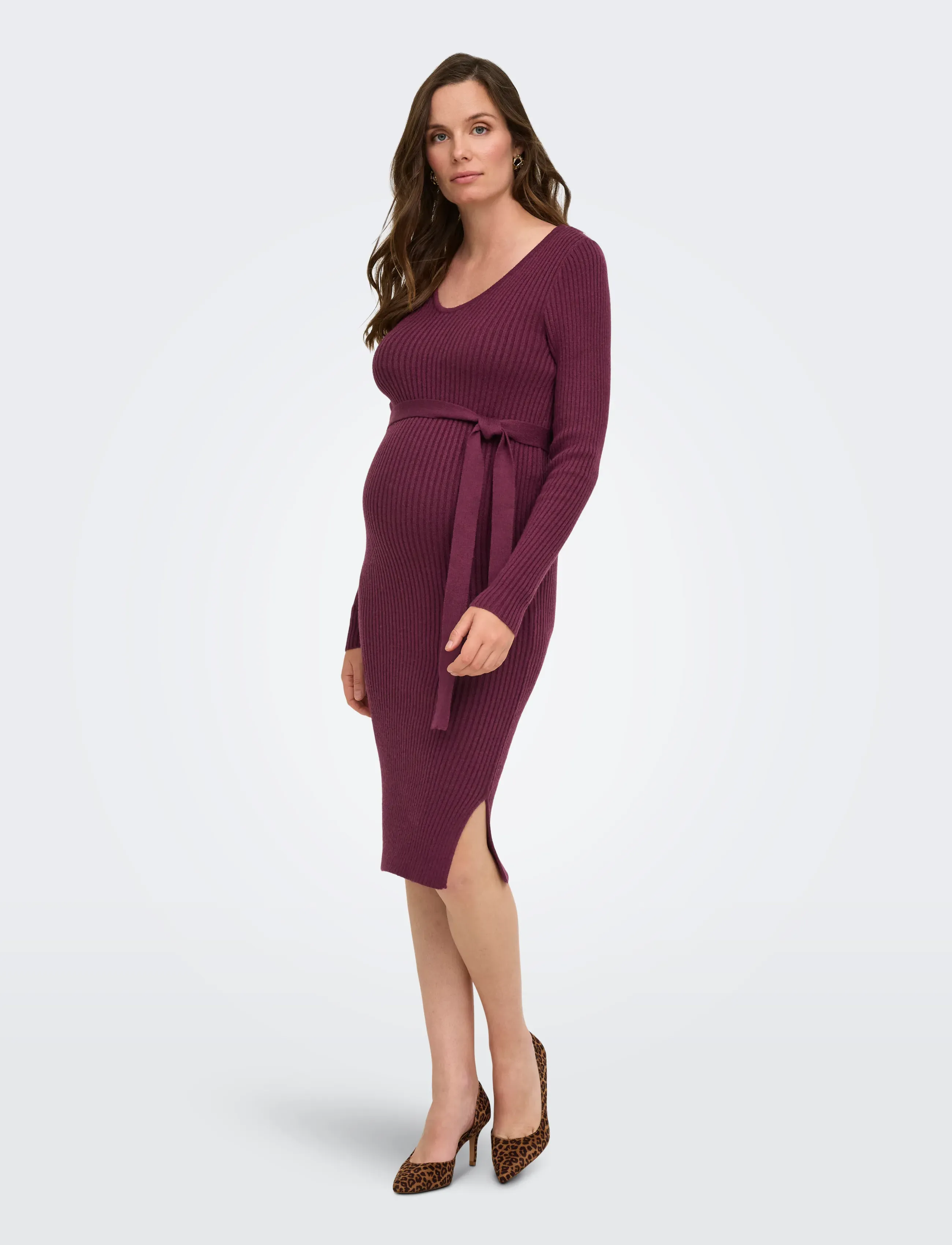 Only Maternity OLMKATIA V-NECK MIDI BELT DRESS KNT - Kjoler - FIG / burgundy