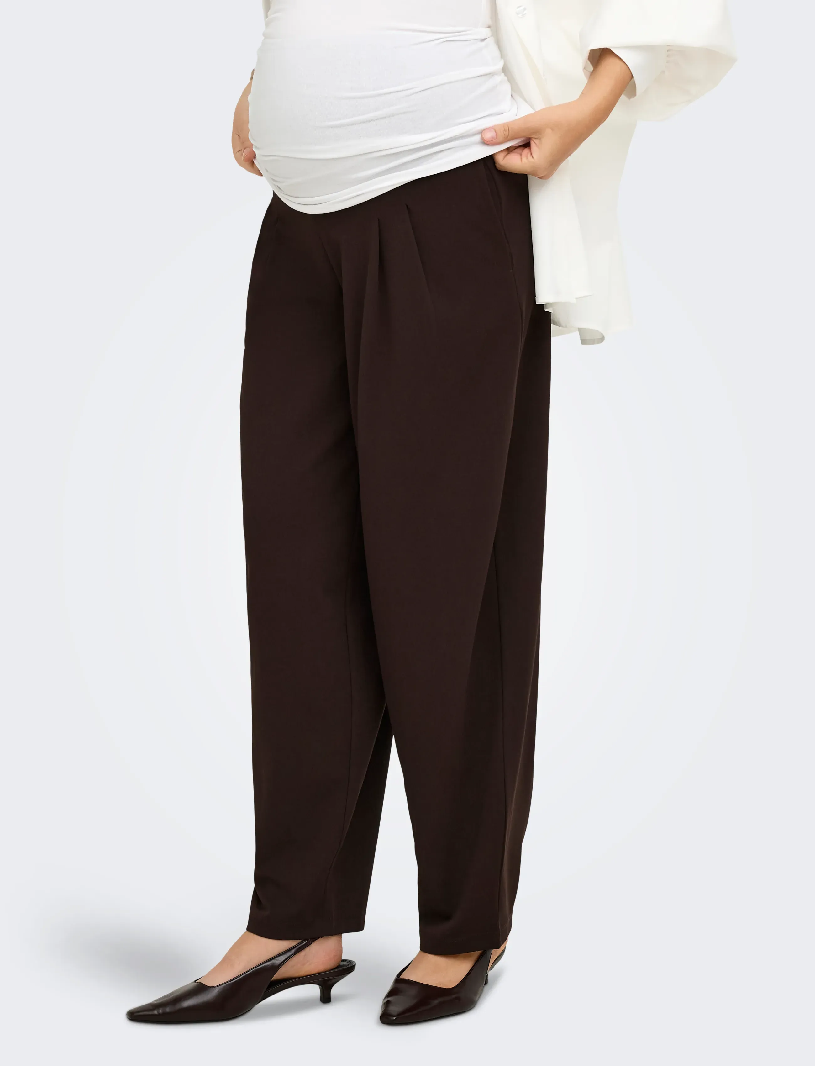 Only Maternity OLMBANG BARREL O/B PANT JRS - Barrel trousers - COFFEE BEAN / brown