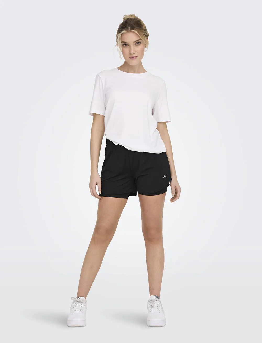 Only Play - ONPMILA-2 LIFE MW LOOSE PCK SHORTS NOOS - lühikesed treeningpüksid - black - 4