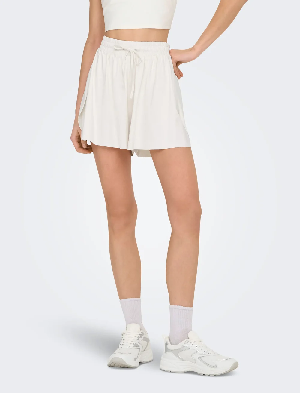 Only Play - ONPENYA HW LOOSE SHORTS - vabaaja lühikesed püksid - cloud dancer - 0