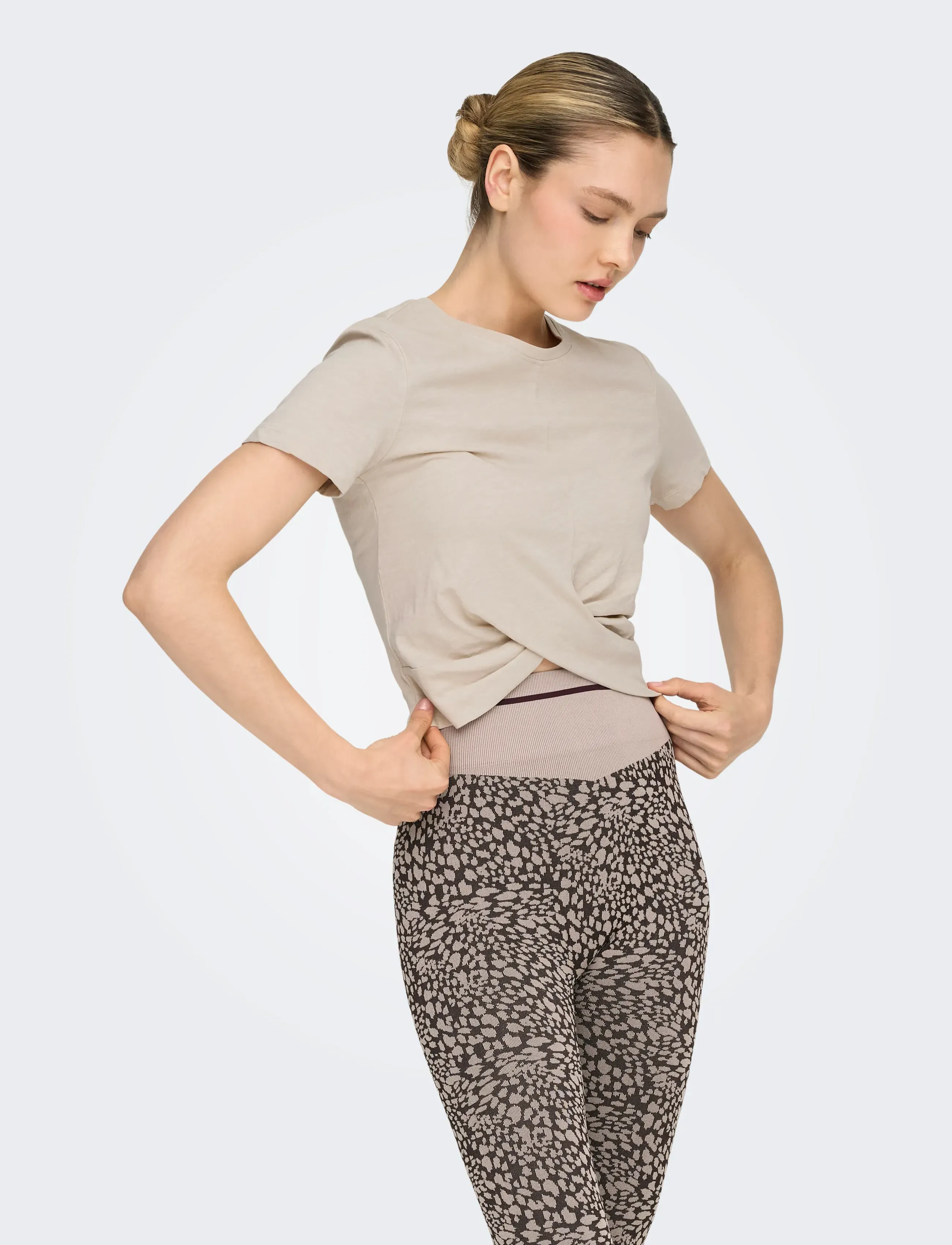 Only Play ONPCUTE ON SS CROP KNOT JRS TOP - Crop tops - PUMICE STONE / beige