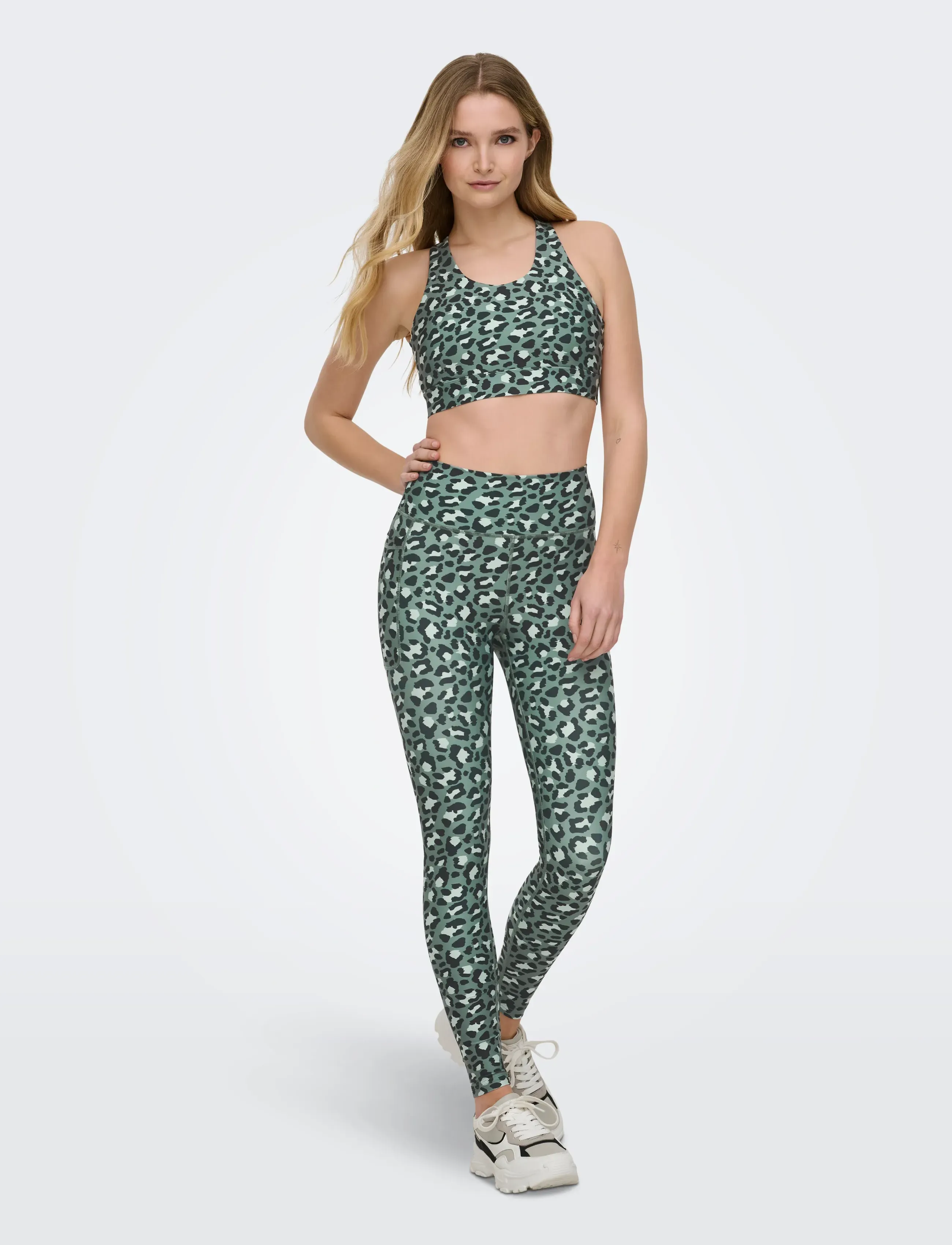 Only Play - ONPMILLE-2 AOP SPORTS BRA - sports bras - laurel wreath - 4