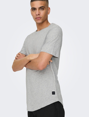 ONLY & SONS - ONSMATT LONGY SS TEE NOOS - zemākās cenas - light grey melange - 6