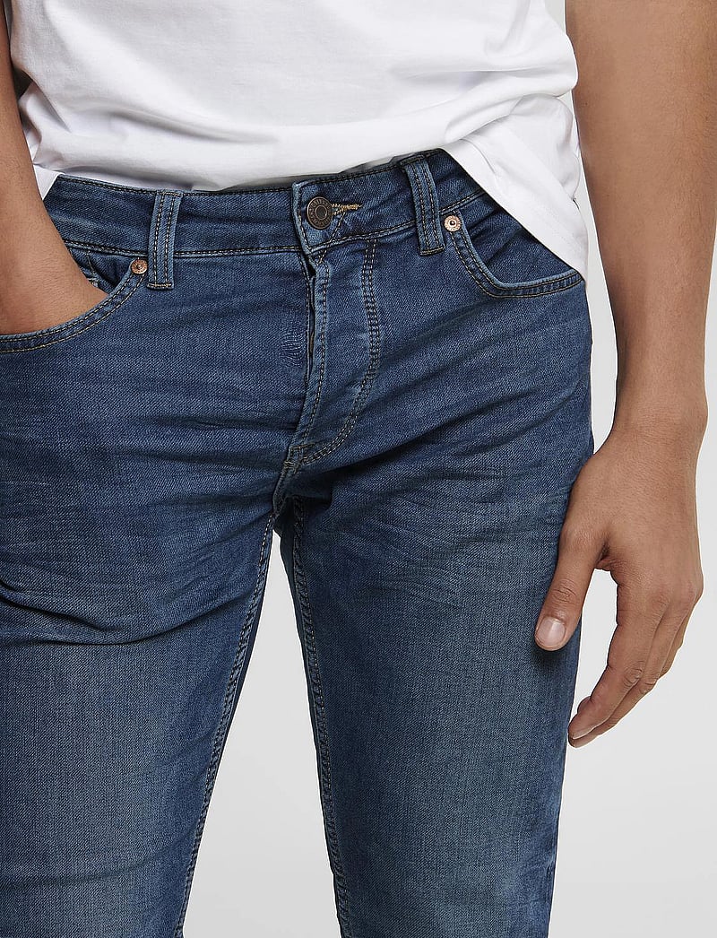 ONLY & SONS - ONSLOOM BLUE JOG 8472 PIM DNM NOOS - slim fit jeans - blue denim - 5